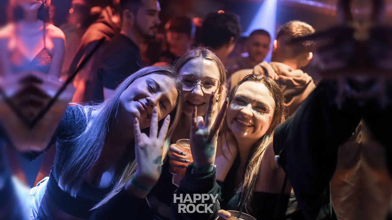 Feiern am 23. Dezember. Das Happy Rock glüht für Weihnachten vor. (Bild: Martin Sponsel)