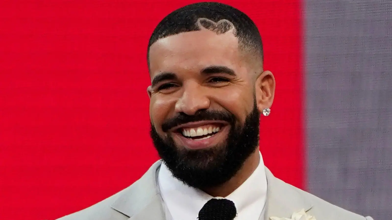 Rapper Drake soll im Sommer insgesamt neun Konzerte in Europa und Großbritannien geben. (Archivbild) (Bild: Chris Pizzello/Invision/AP/dpa)