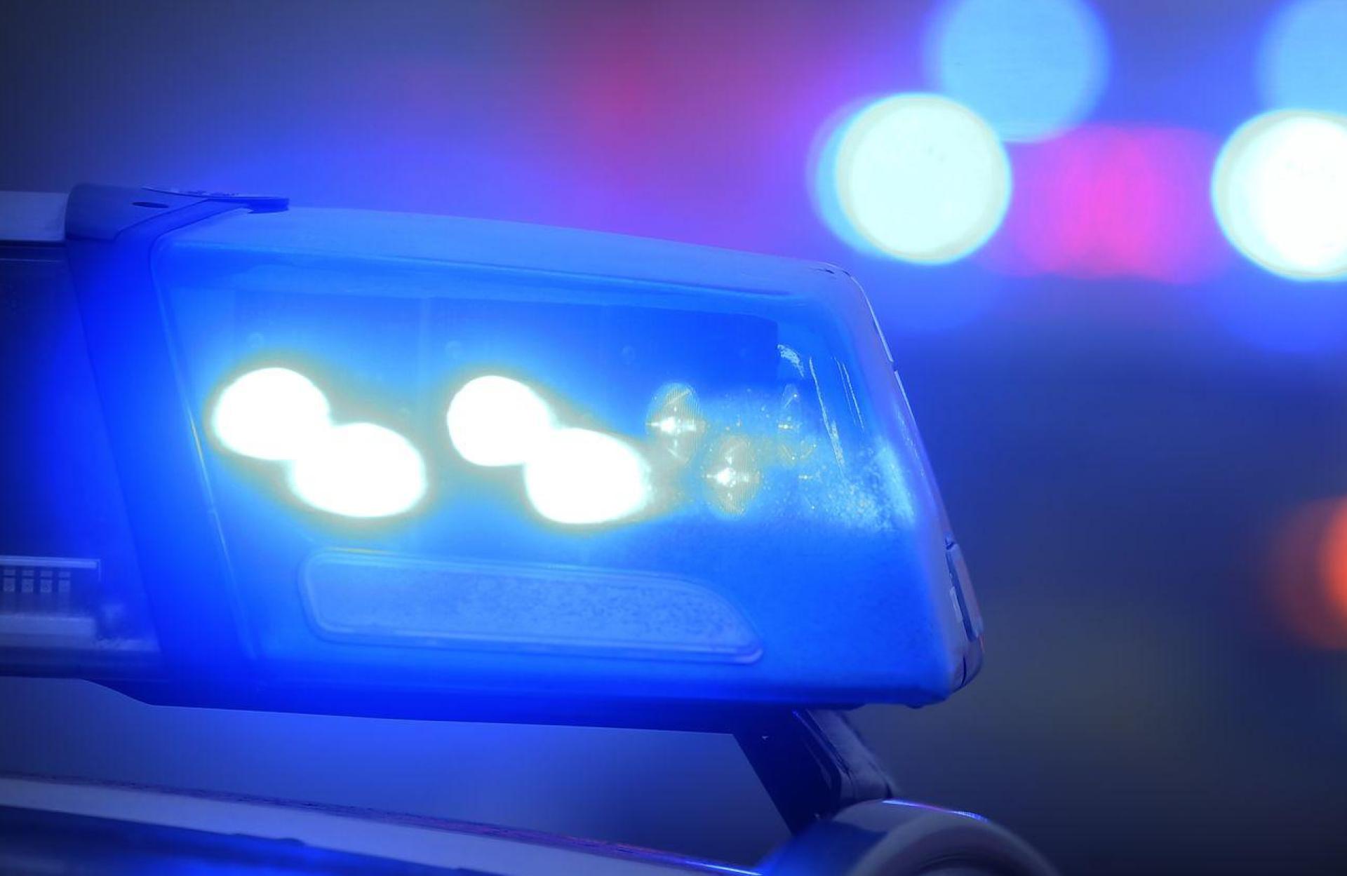 Bei Neumarkt in der Oberpfalz hat sich ein schwerer Unfall ereignet.  (Symbolbild: Karl-Josef Hildenbrand/dpa)