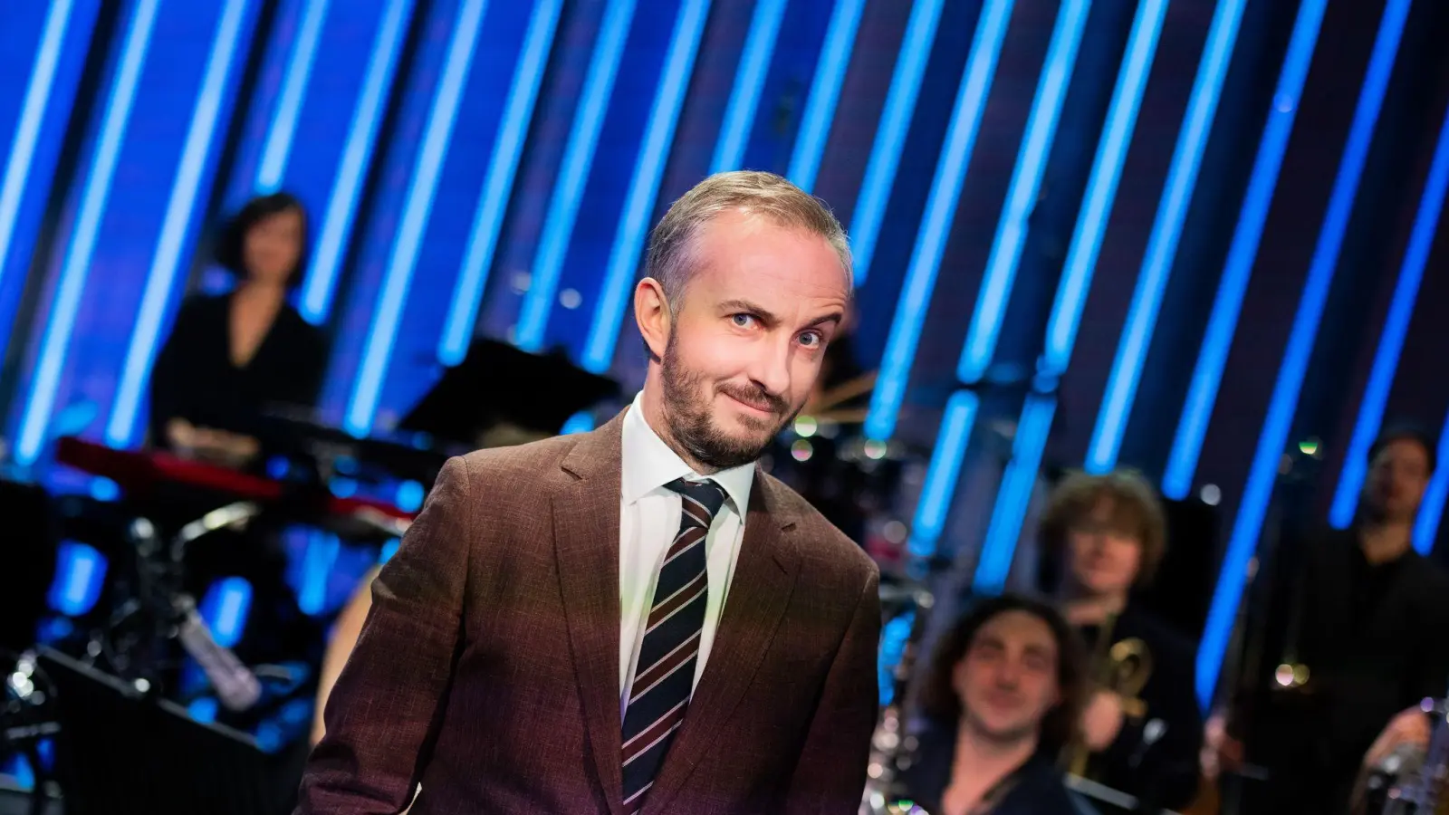 Nach mehr als sechs Jahren hört der Satiriker Jan Böhmermann zum Jahresende mit seiner Show „ZDF Magazin Royale“ auf. (Archivbild) (Bild: Rolf Vennenbernd/dpa)
