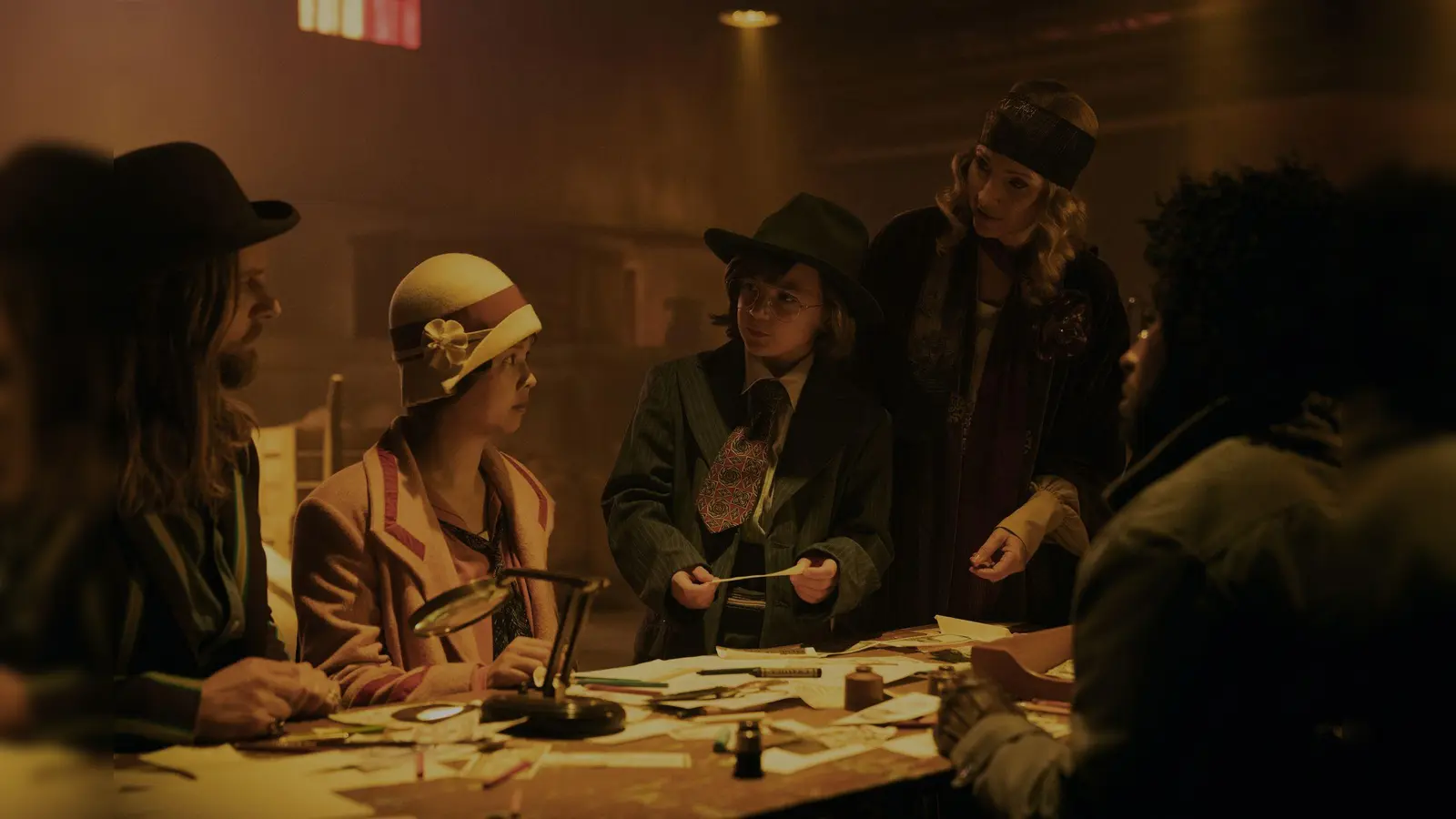 Eine Szene aus der Comedyserie „Time Bandits“, die aktuell auf Apple TV+ zu sehen und ein Remake des gleichnamigen Kinderfilms aus den 80er Jahren ist. (Bild: -/Apple TV+/dpa)