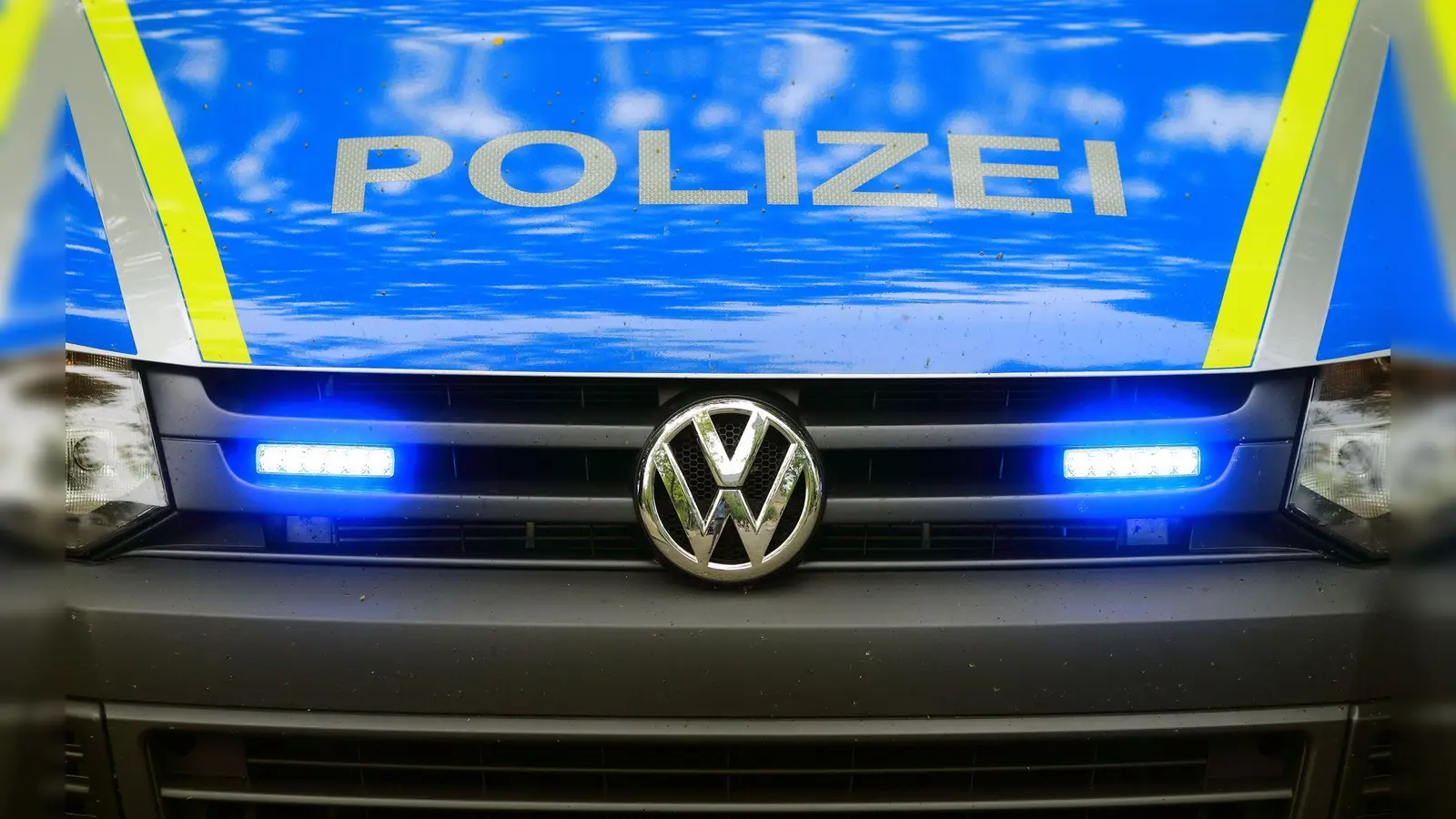 Die Polizei ermittelt aktuell, weil in Altmannshof ein Auto beschädigt worden ist.  (Bild: Jens Wolf/dpa-Zentralbild/dpa)