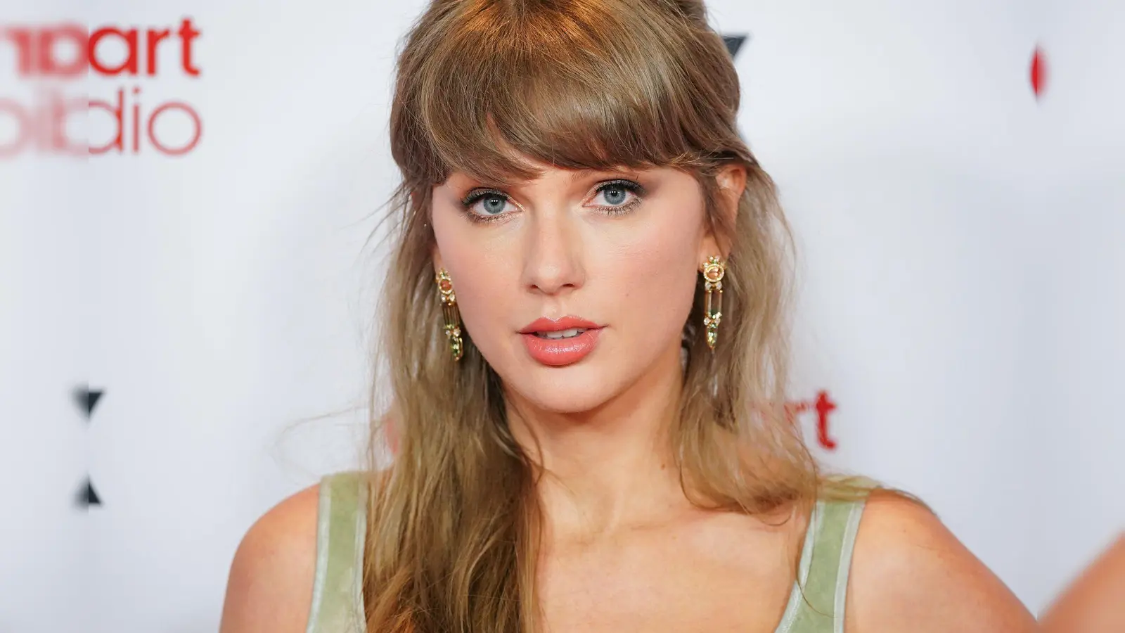 US-Star Taylor Swift kündigt eine erweiterte Version ihres zwölften Studioalbums an – mit vier neuen Songs. (Archivbild) (Bild: Jordan Strauss/Invision/AP/dpa)