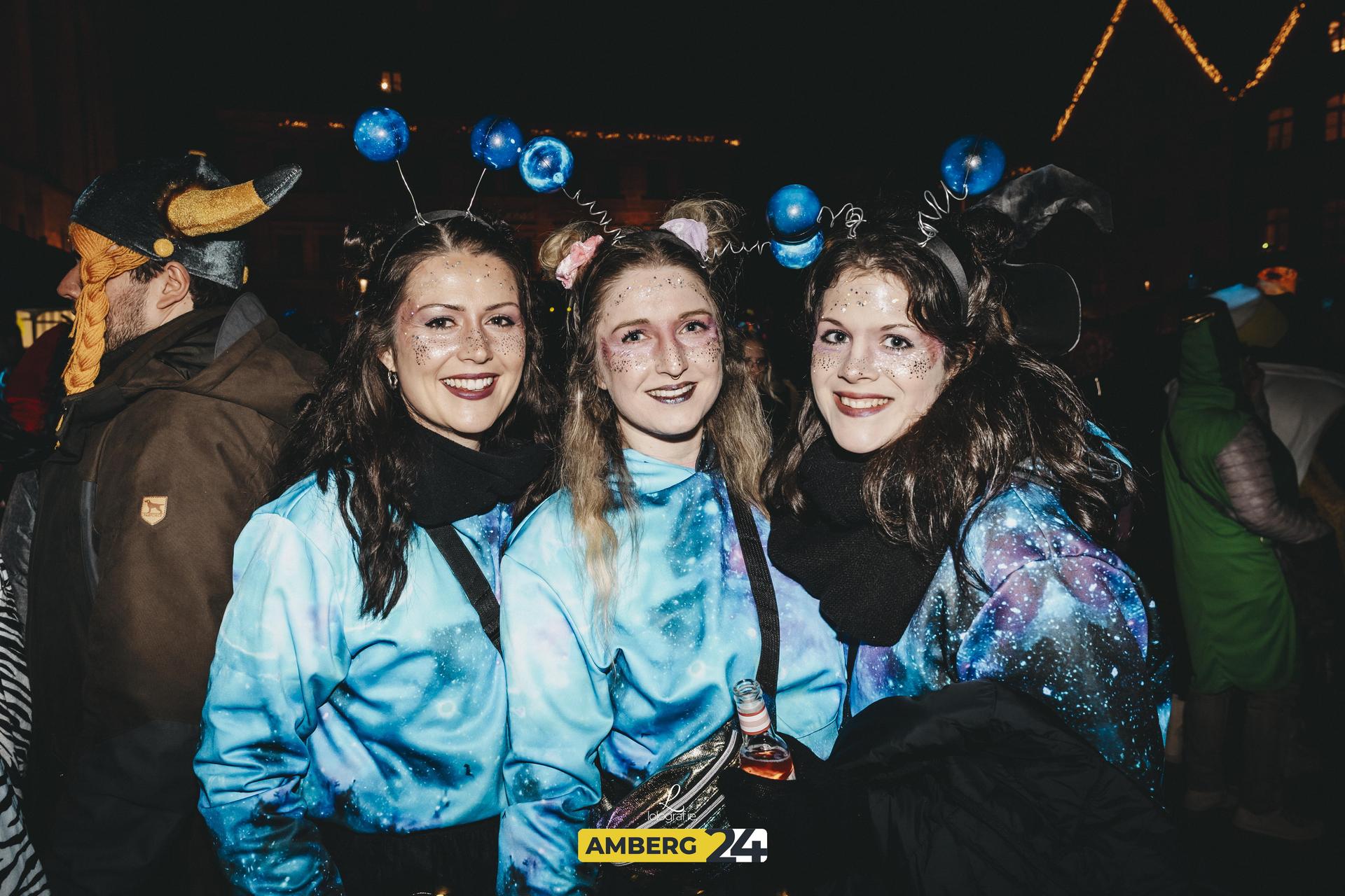 Amberger Hexennacht: Das war 2025 am Marktplatz los. Wir wünschen euch viel Spaß mit den Fotos.  (Bild: Leonie Hartung)