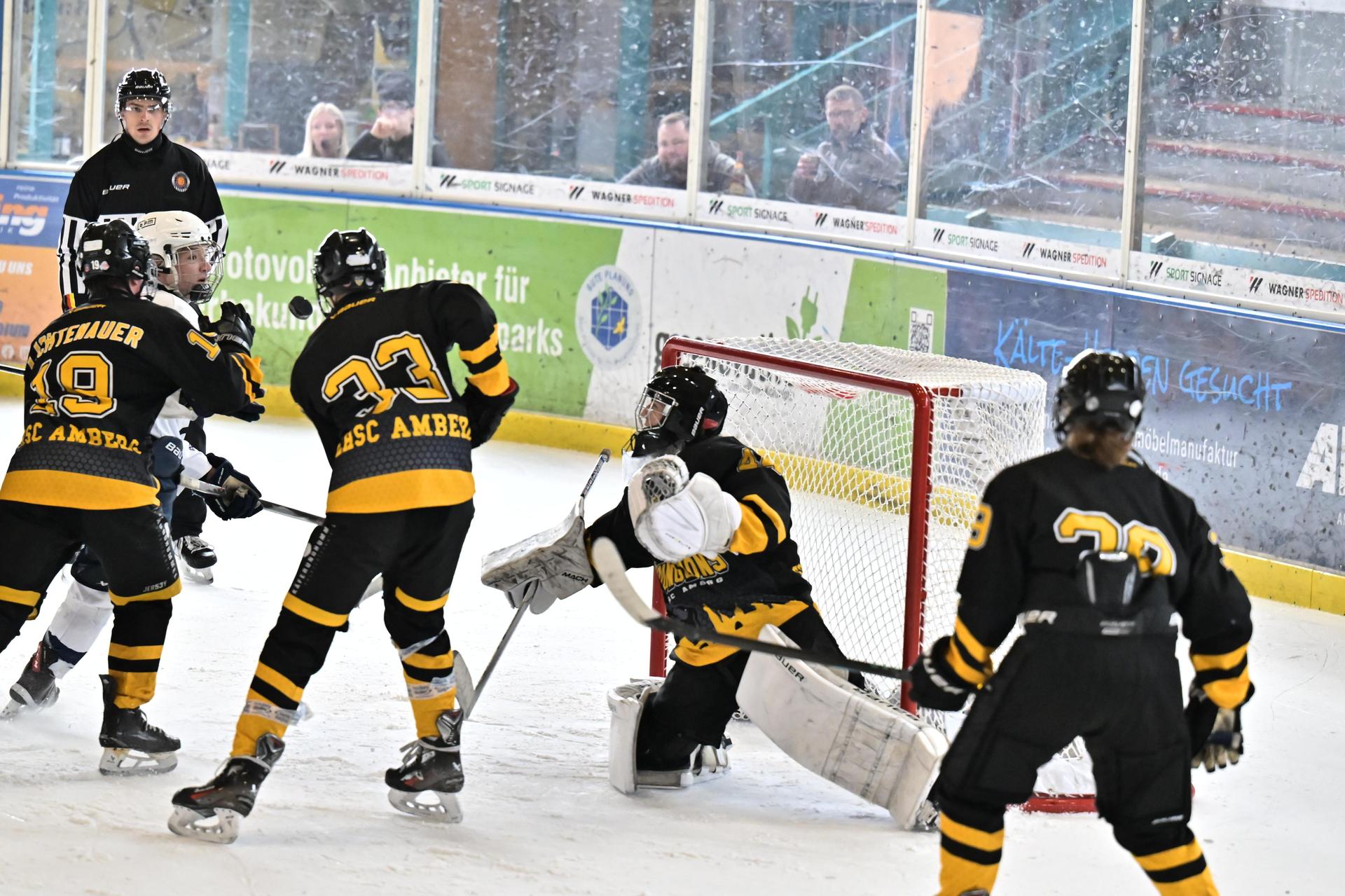 Eishockey Landesliga-Meisterschaft der U17 mit ERSC Amberg.  (Bild: Hubert Ziegler)