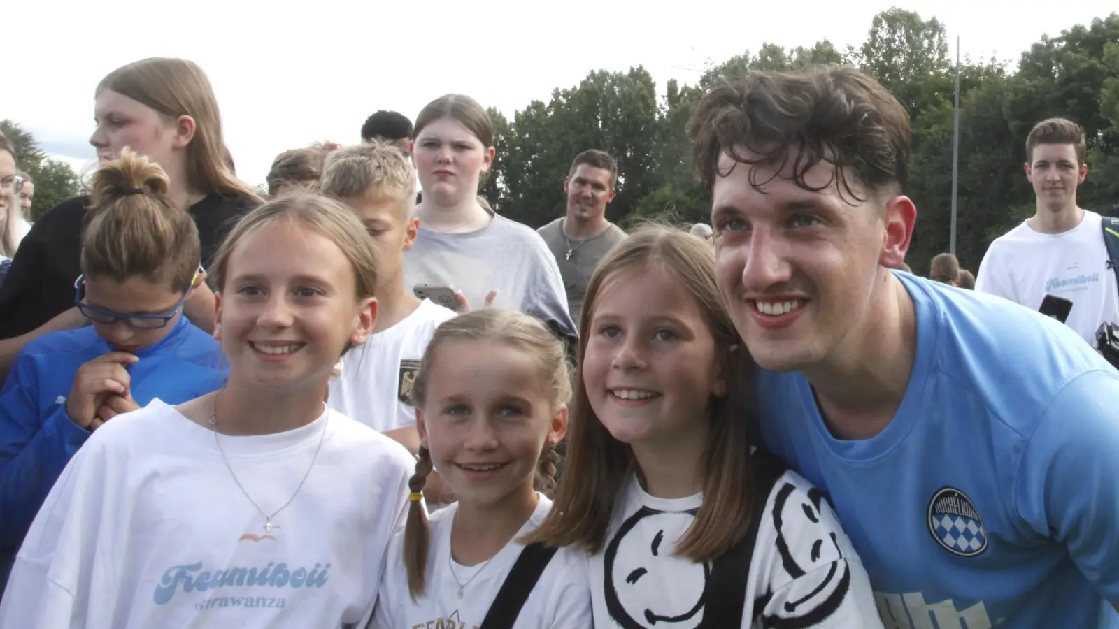 Nach dem Spiel im vergangenen Jahr hat Tream noch Selfies mit den Fans gemacht. (Archivbild: Hirsch)