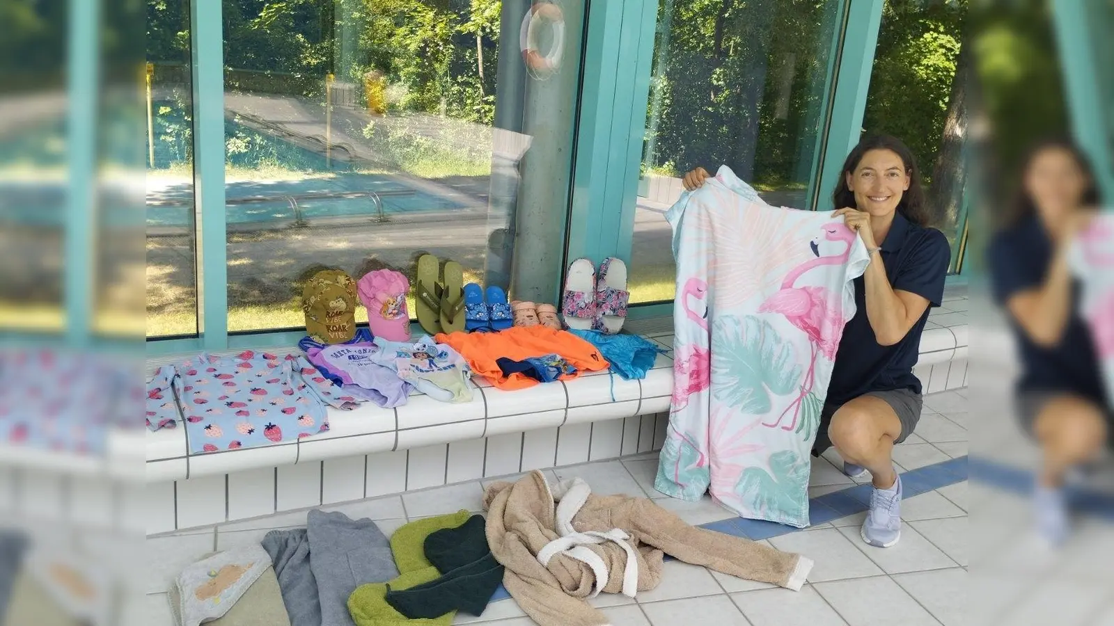 Zum ersten Mal findet ein Fundsachen-Flohmarkt für Schwimmartikel vor dem Hockermühlbad Amberg statt. (Bild: Helena Schuh)