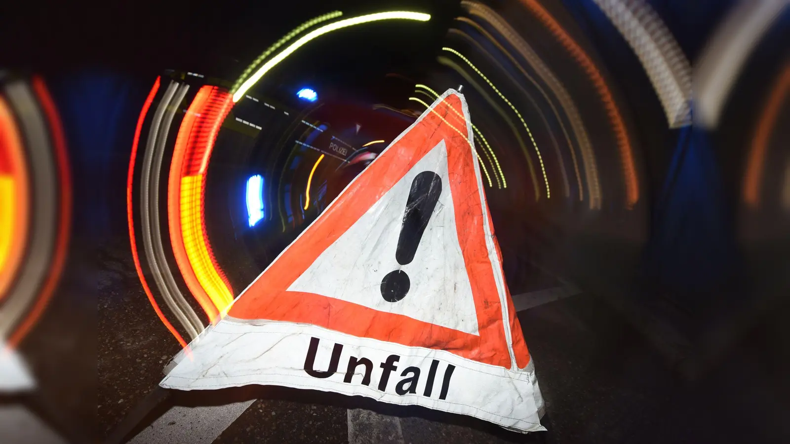 Unfallflucht in Amberg: Eine 26-Jährige stürzte mit ihrem E-Scooter und wurde leicht verletzt, nachdem ein Mini abgebogen sein soll. (Symbolbild: Stephan Huber)