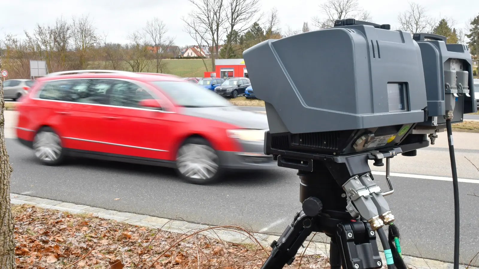 Bei einer Geschwindigkeitskontrolle auf der B 85 in Sulzbach-Rosenberg stellte die Verkehrspolizei Amberg 26 Verstöße fest.  (Symbolbild: Petra Hartl)