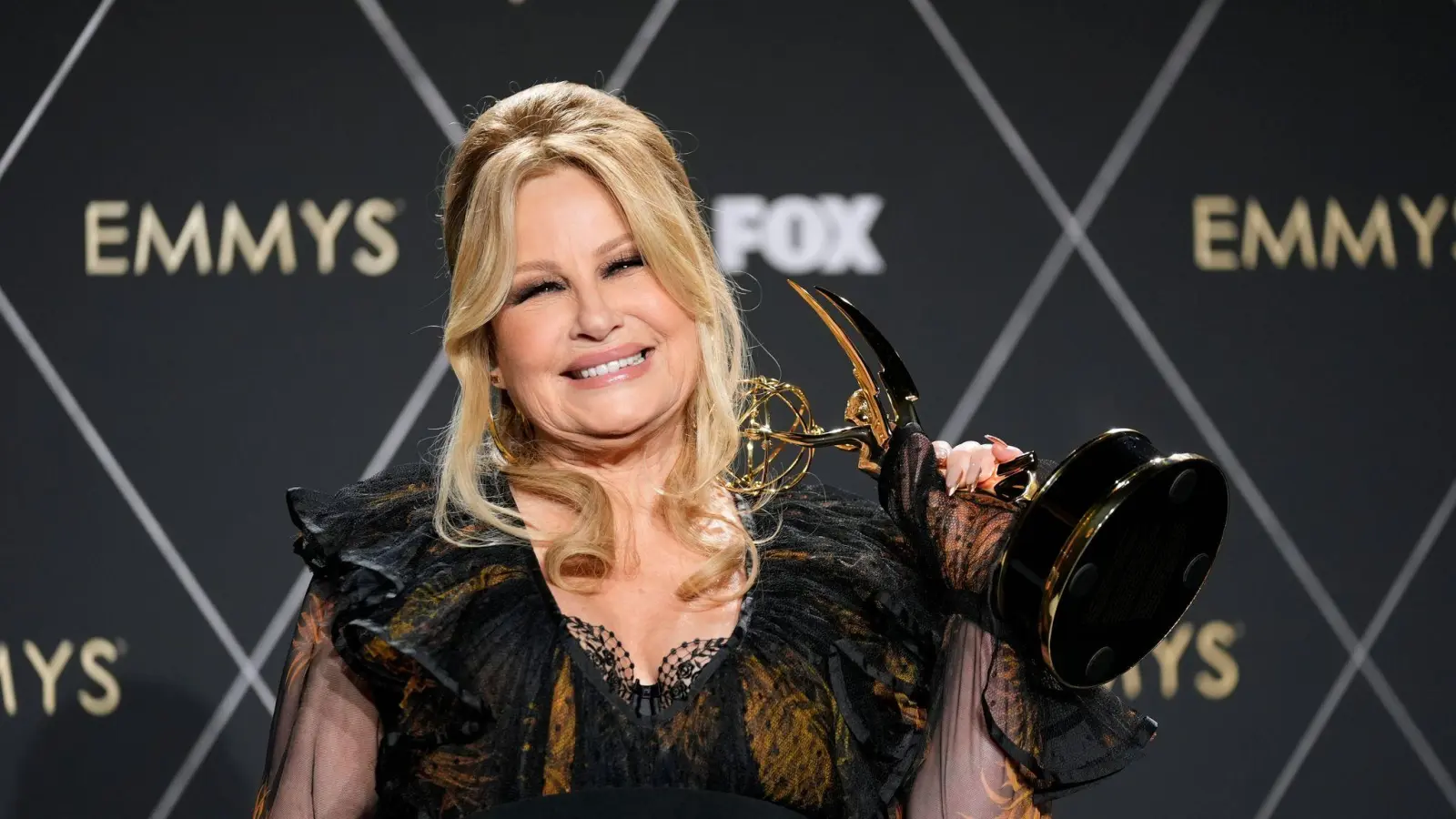 Durch die Serie „The White Lotus“ wurde Schauspielerin Jennifer Coolidge zum Kult und gewann mehrere Preise. (Archivbild) (Bild: Ashley Landis/AP)