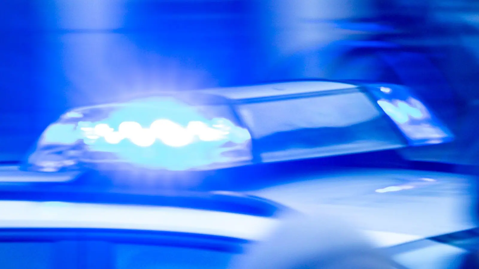 Die Polizei durchsuchte die Wohnung des mutmaßlichen Drogendealers. (Symbolbild) (Bild: Jens Büttner/dpa)