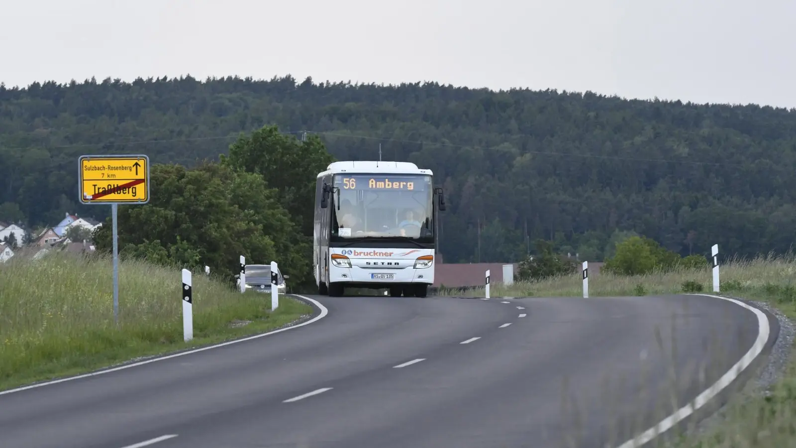 In den Faschingstagen gibt es gleich in mehreren Orten in Amberg-Sulzbach Einschränkungen beim Buslinienverkehr: Haltestellen entfallen, Ersatzhaltestellen sind eingerichtet. (Symbolbild: Petra Hartl)