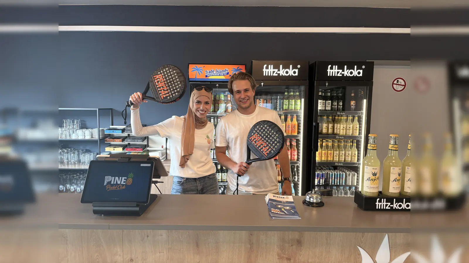 Daydrinking im Pine Padel Club. (Bild: Lukas Büchold)