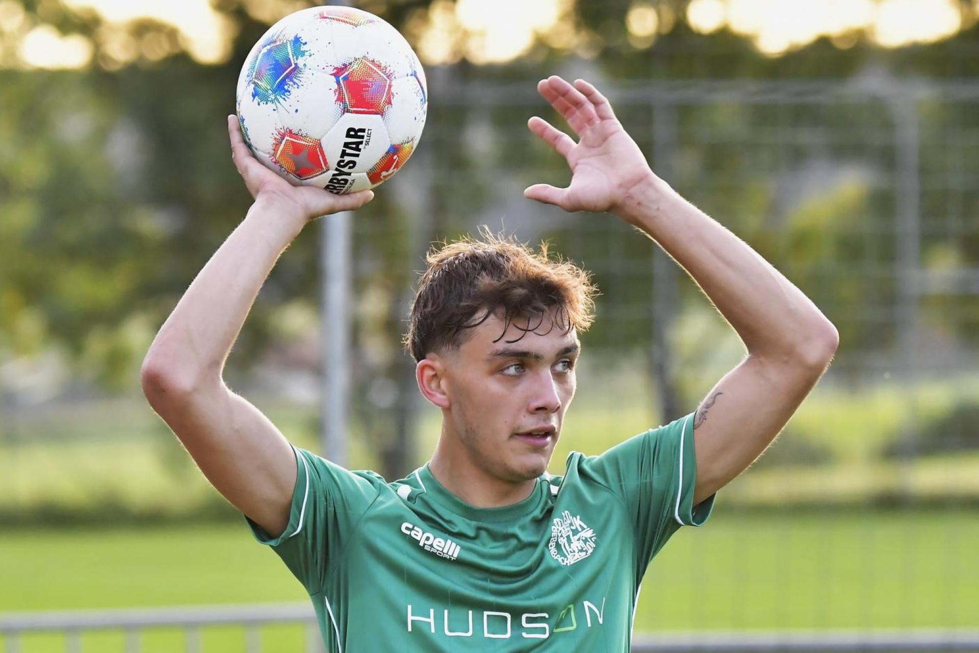 Jonas Schwindl musste in Nördlingen bereits nach knapp 20 Minuten wegen einer Roten Karte vom Platz . Trotz des umstrittenen Platzverweises siegte die DJK Gebenbach verdient mit 2:0. (Bild: Hubert Ziegler)