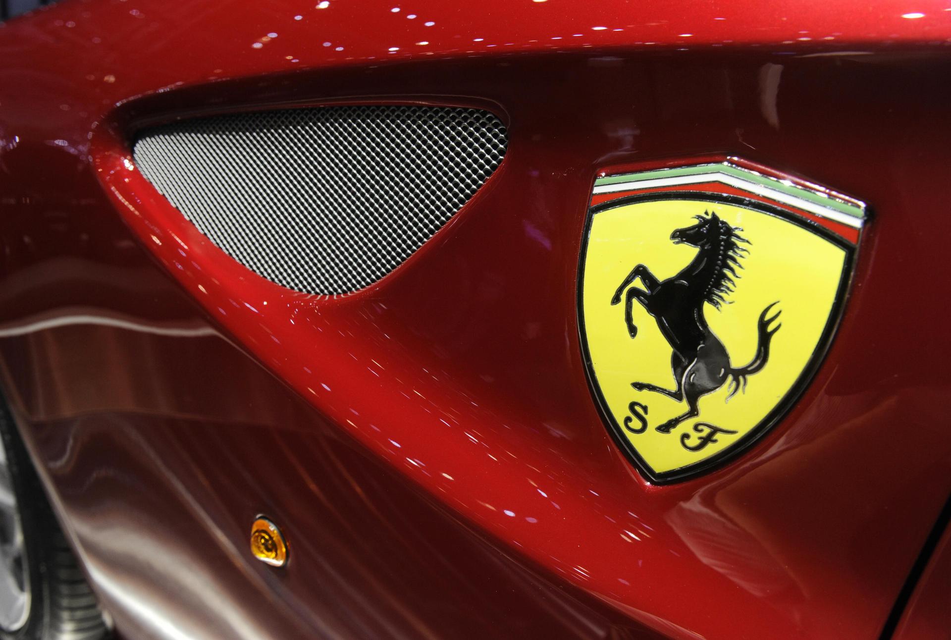 Ein Ferrari-Fahrer fuhr auf der A9 bei Bayreuth 160 km/h in einem auf 80 km/h beschränkten Bereich.  (Symbolbild: Uli Deck/dpa)