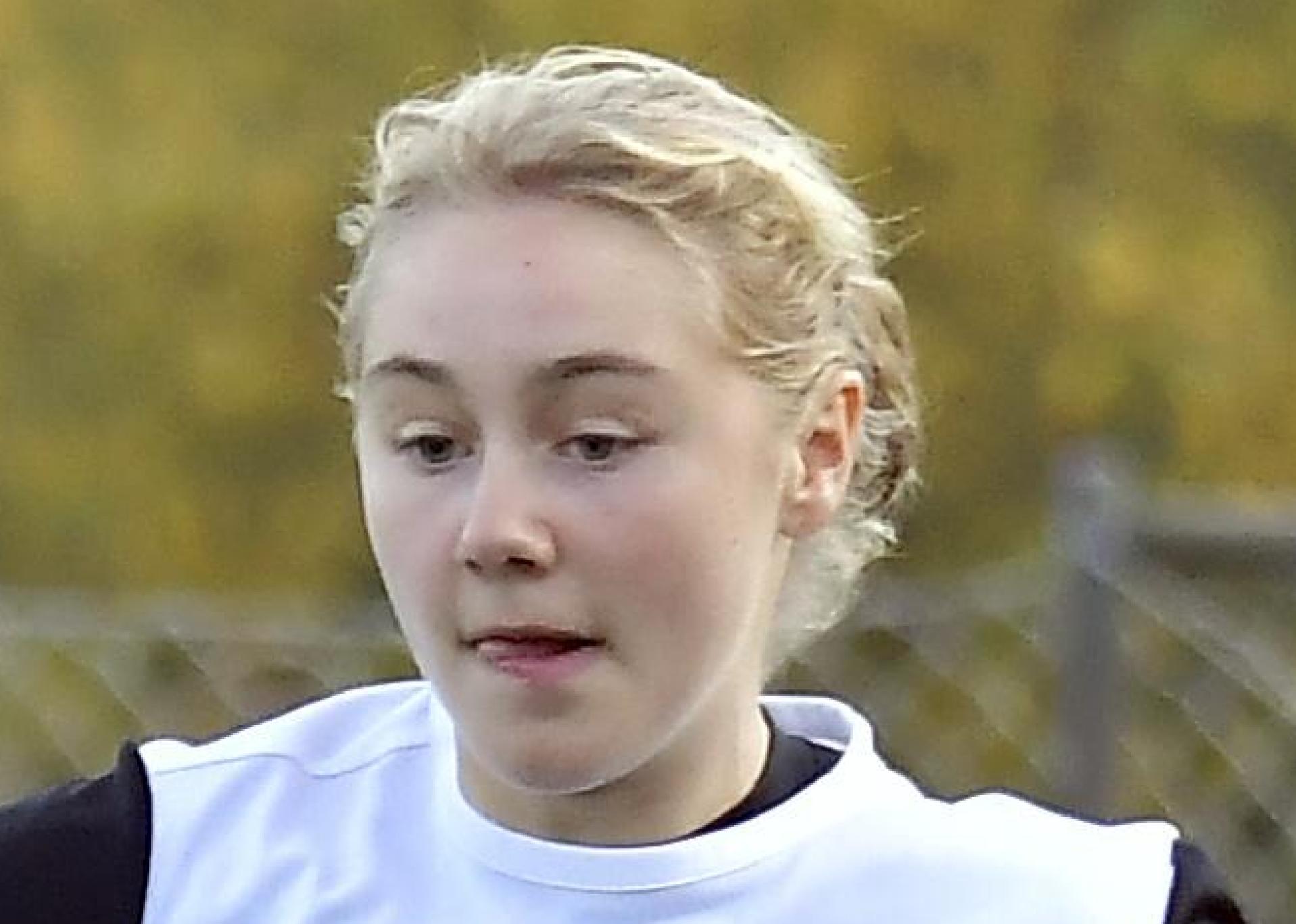 Matilda Lacher (links) erzielte den ersten Treffer in der Partie beim SV Frauenbiburg.  (Archivbild: Hubert Ziegler)