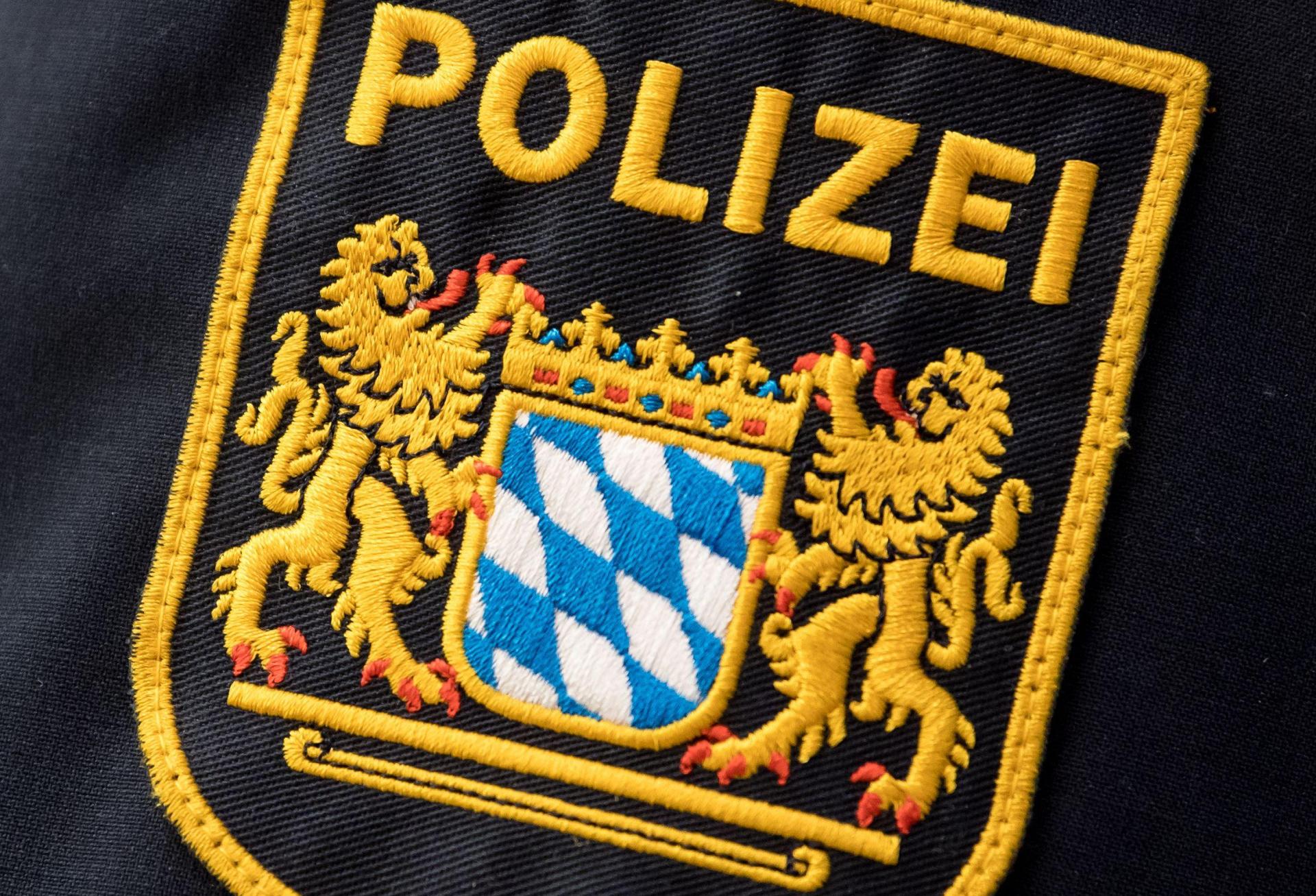 In Ebermannsdorf wurden von zwei Sattelaufliegern Kennzeichen gestohlen. Die Polizei bittet um Hinweise aus der Bevölkerung. (Symbolbild: Sven Hoppe, dpa)
