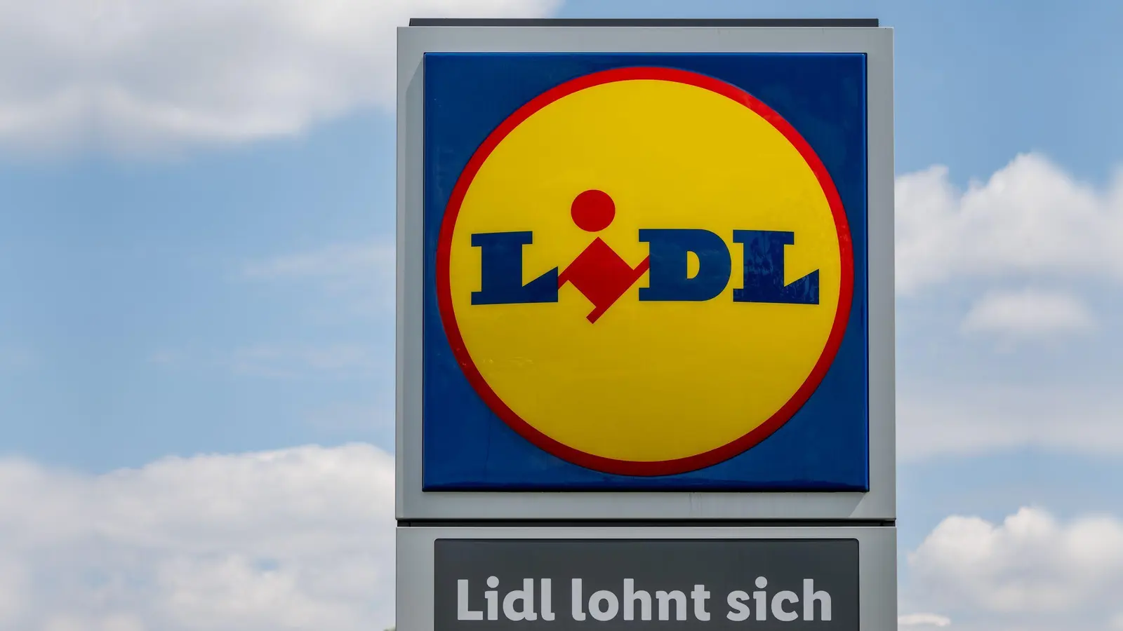 Unter seiner Eigenmarke Parkside verkauft der Discounter Lidl unter anderem auch Werkzeug. (Symbolbild) (Bild: Hendrik Schmidt/dpa)