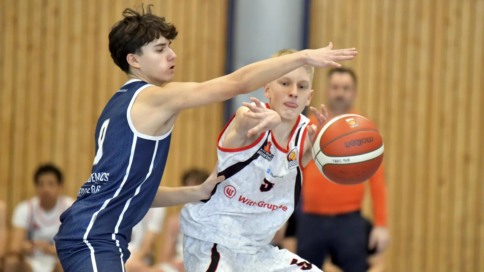Henry Tiemann (rechts) und die Oberpfalz Hunters treten in der Jugend-Basketball-Bundesliga am Sonntag gegen die Rhein-Neckar-Metropolitans an.  (Archivbild: Hubert Ziegler)
