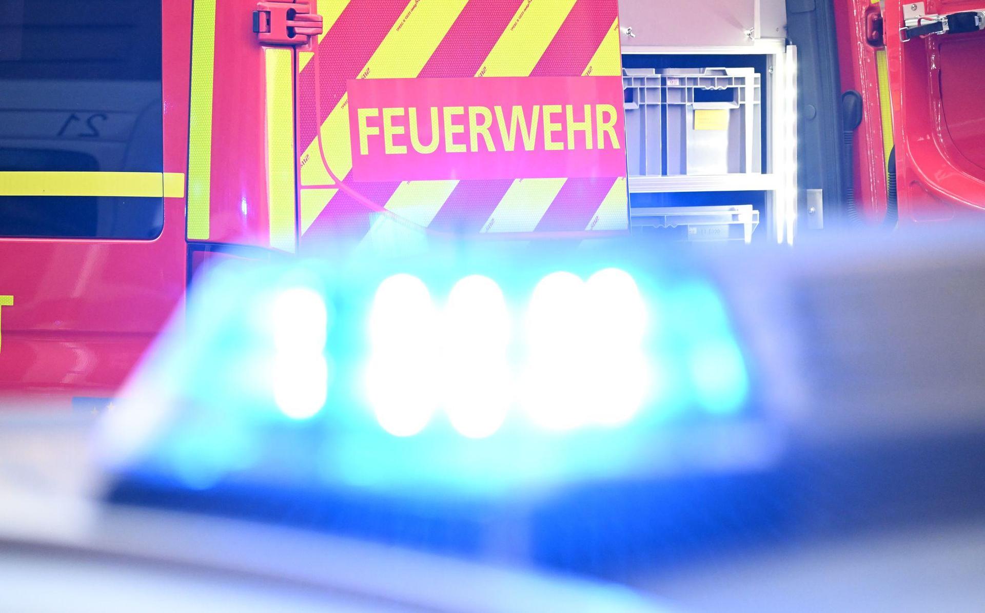 In der Therme Hersbruck kam es zu einem Chlorgasaustritt. Der Badebetrieb ist vorerst eingestellt. (Symbolbild: Bernd Weißbrod/dpa)