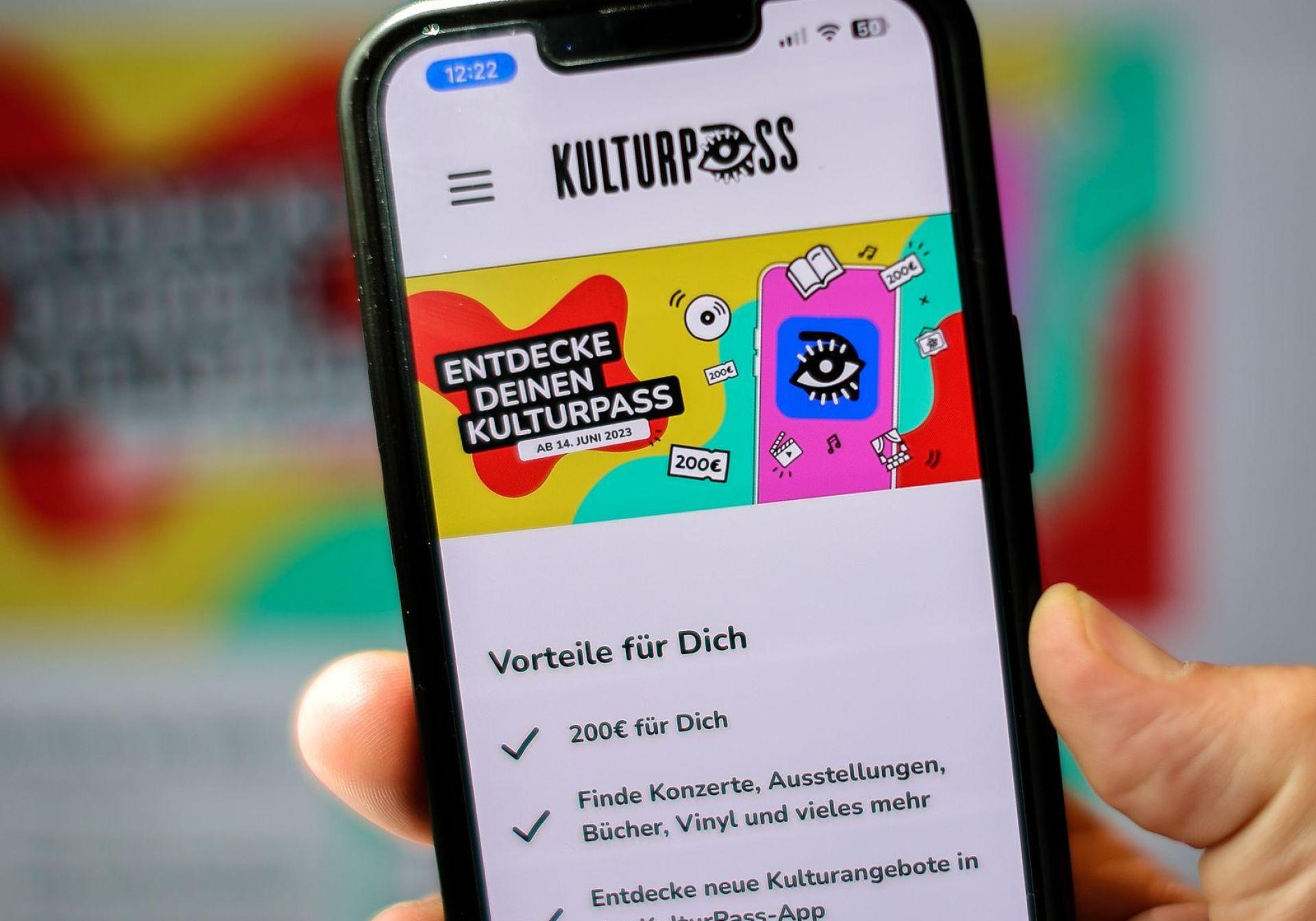 Den Kulturpass für 18-Jährige gab es für zwei Jahrgänge. Jetzt endet das Angebot. (Symbolbild) (Bild: Jan Woitas/dpa)