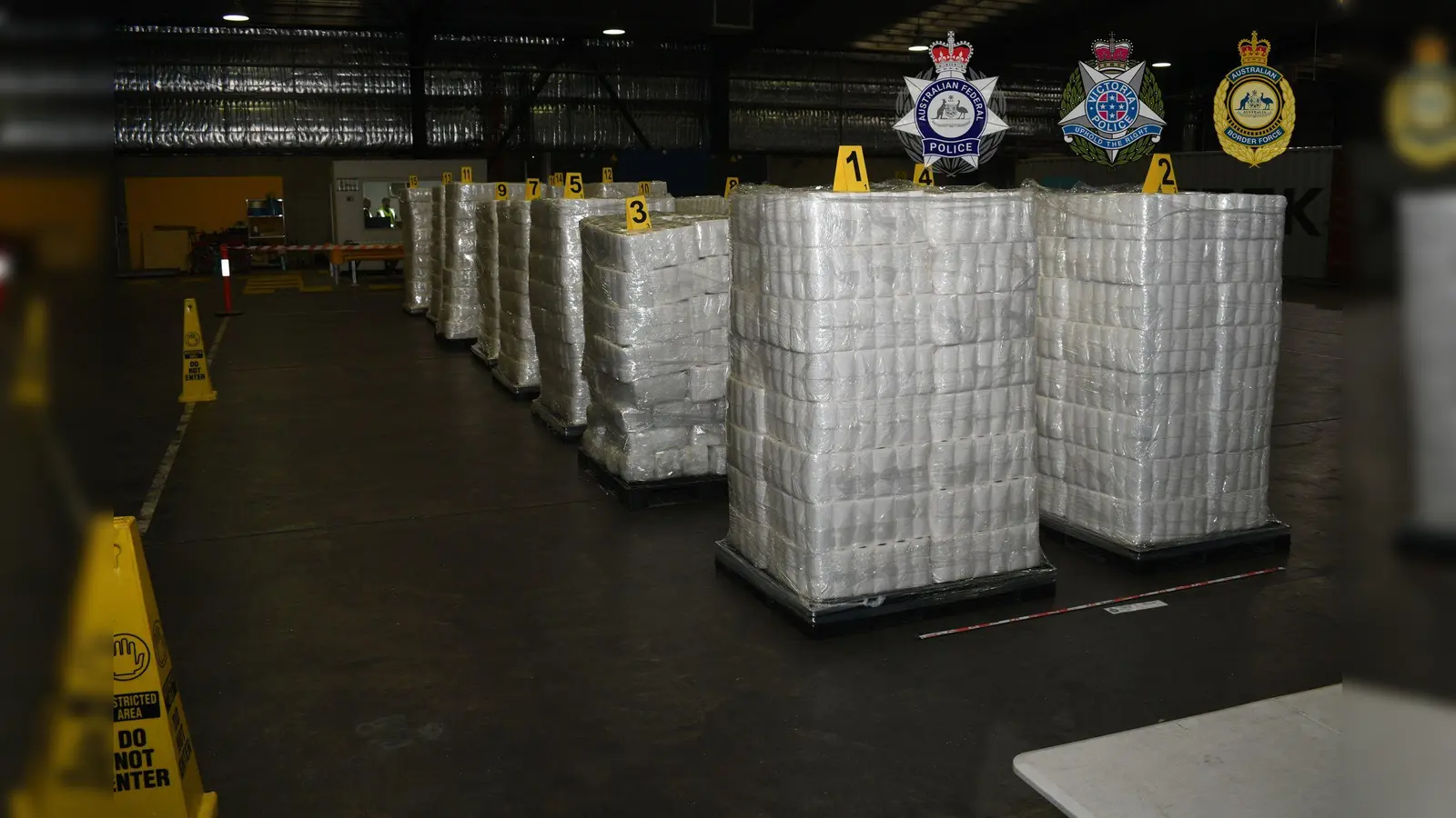Das konfiszierte Methamphetamin wurde in Klopapier-Rollen versteckt. (Bild: ---/Australian Federal Police AFP/dpa)