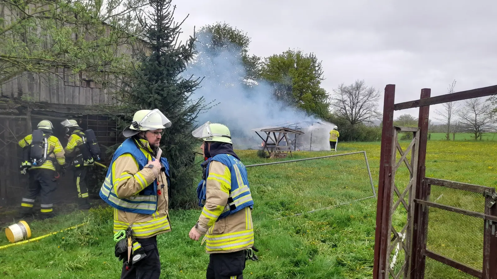 Am Freitagmittag brannte es am Amberger Erzberg. (Bild: Johannes Prey/ Feuerwehr Amberg)
