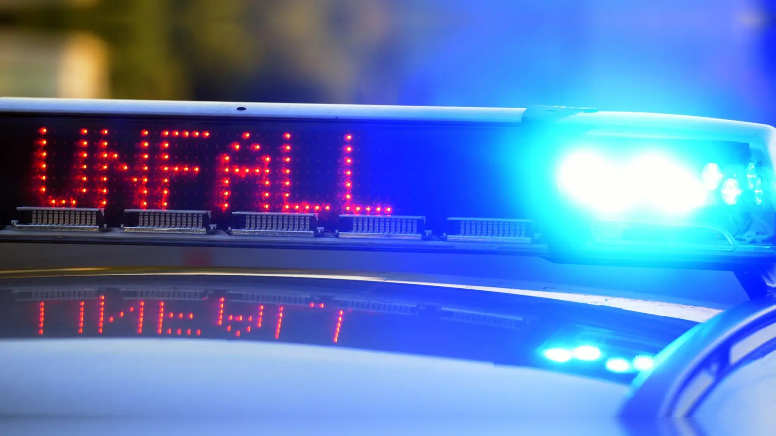 Ein junger Motorradfahrer stirbt auf der Bundesstraße 14. (Symbolbild: Stefan Puchner/dpa)
