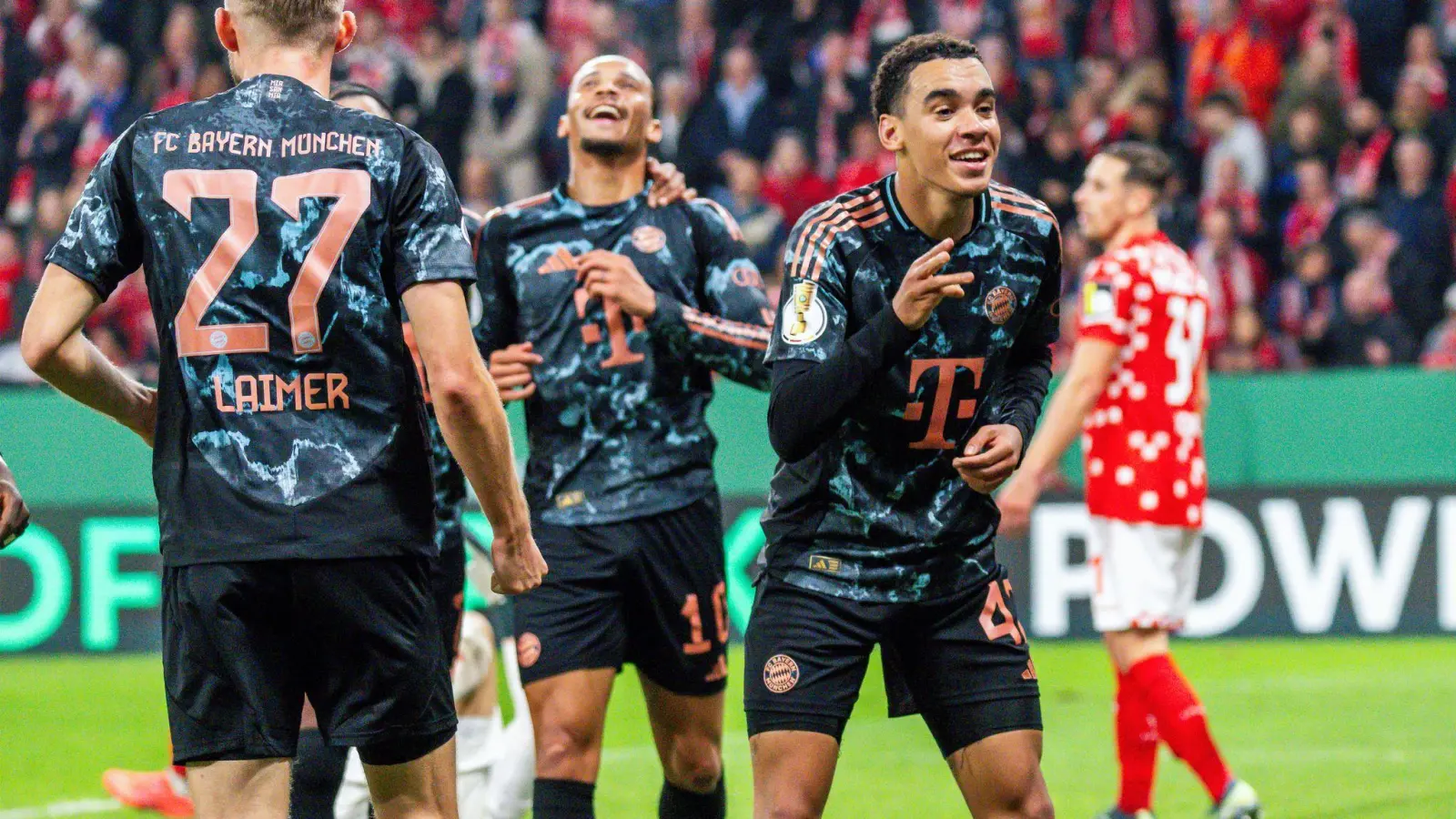 Jamal Musiala will mit dem FC Bayern nach Berlin. (Bild: Torsten Silz/dpa)