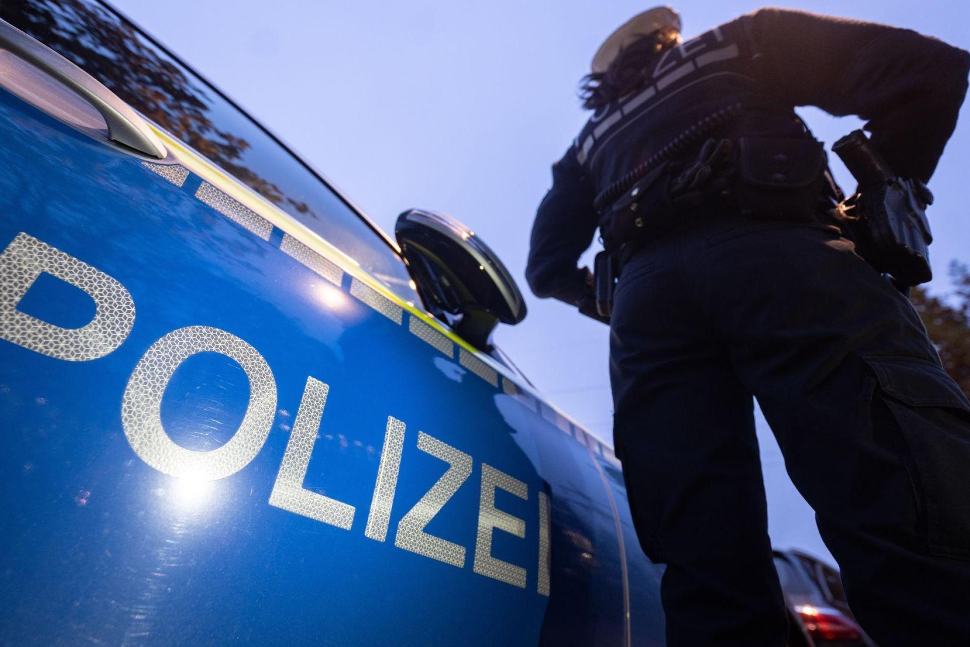 In Hohenzant werden Kupferbleche gestohlen. Die Polizei ermittelt.  (Symbolbild: Marijan Murat/dpa)