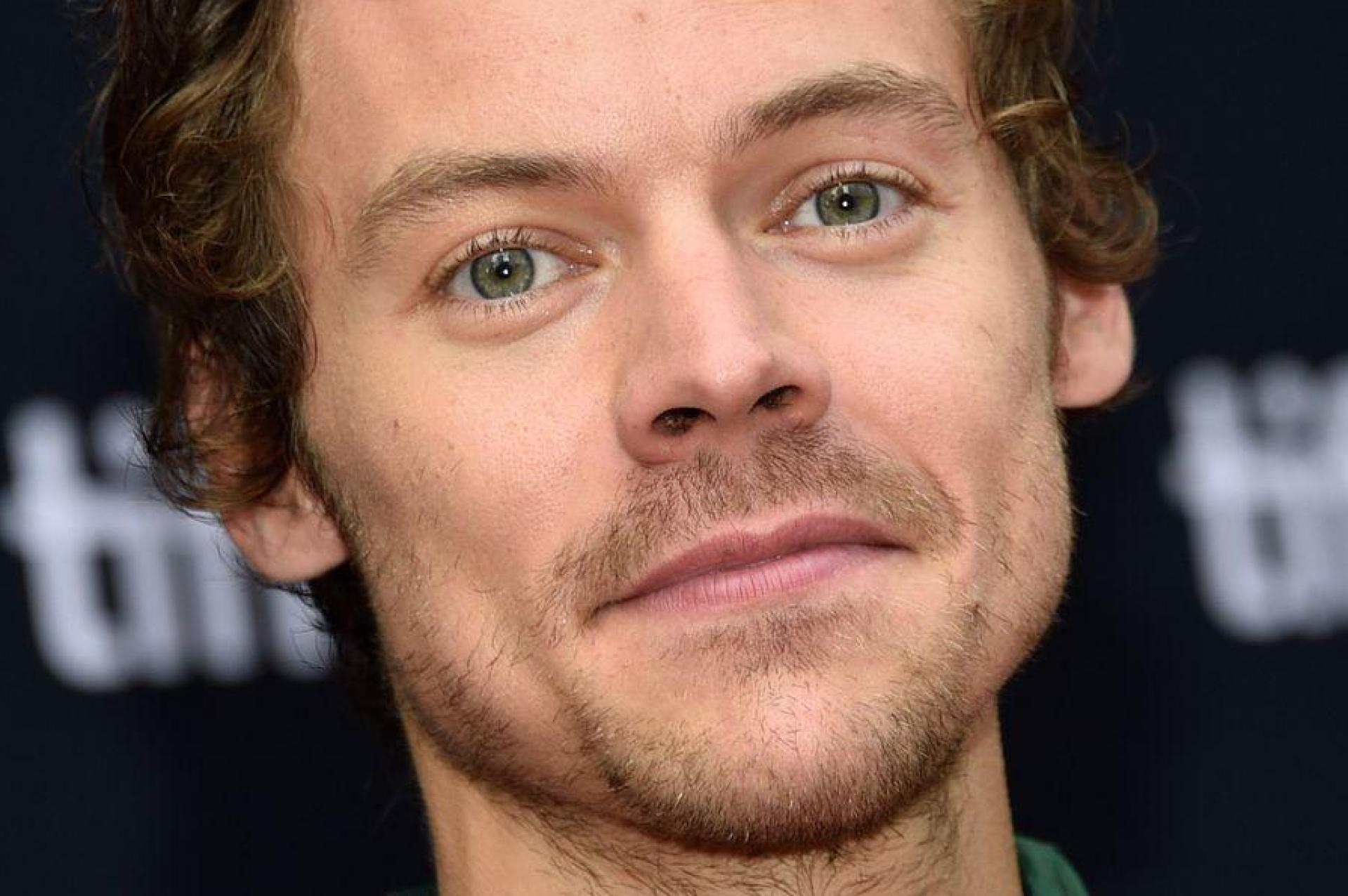 Harry Styles hat viele Fans. Hunderte kamen zum Kurfürstendamm zum Start des Harry-Styles-Pop-up-Stores. (Archivbild: Evan Agostini/AP/dpa)