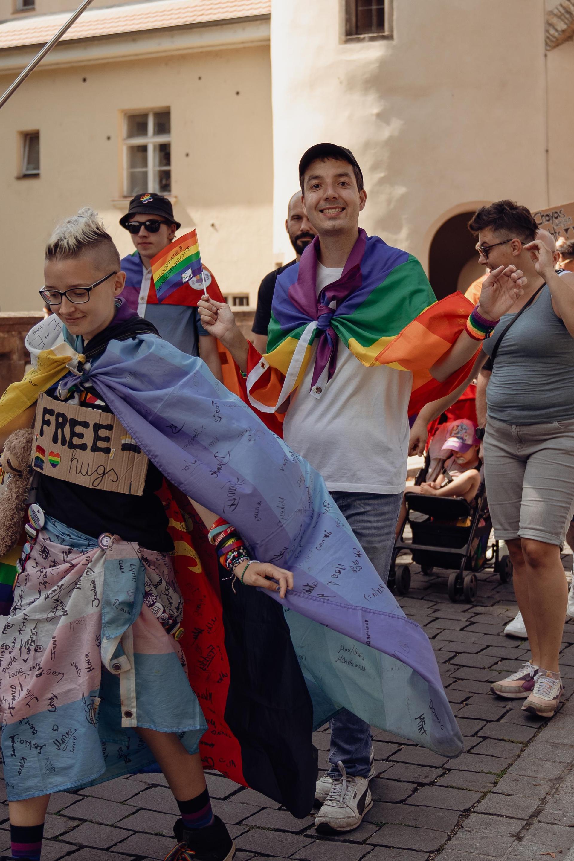 Das war beim Amberger CSD-Demozug am Samstag los. (Bild: Ria Schmidt)