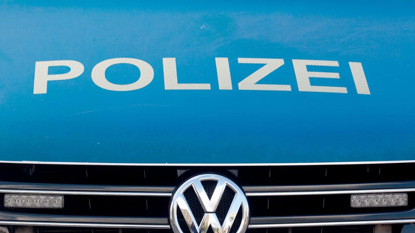 Die Polizei musste in Sulzbach-Rosenberg anrücken, weil drei Jugendliche eine Spritztour mit einem nicht zugelassenen Auto unternahmen.  (Bild: Fernando Gutierrez-Juarez/dpa)