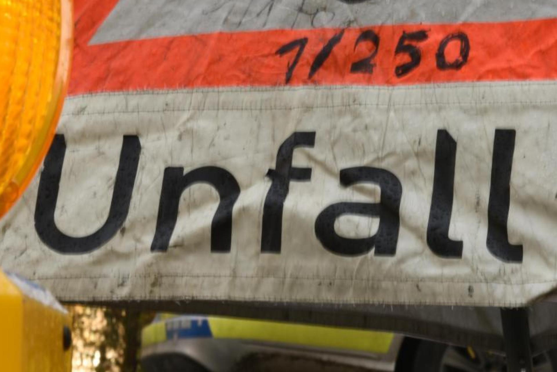 Ein 17-Jähriger war Sonntagnacht ohne Führerschein im Landkreis Neumarkt mit dem Auto unterwegs.  (Symbolbild: Patrick Seeger/dpa)