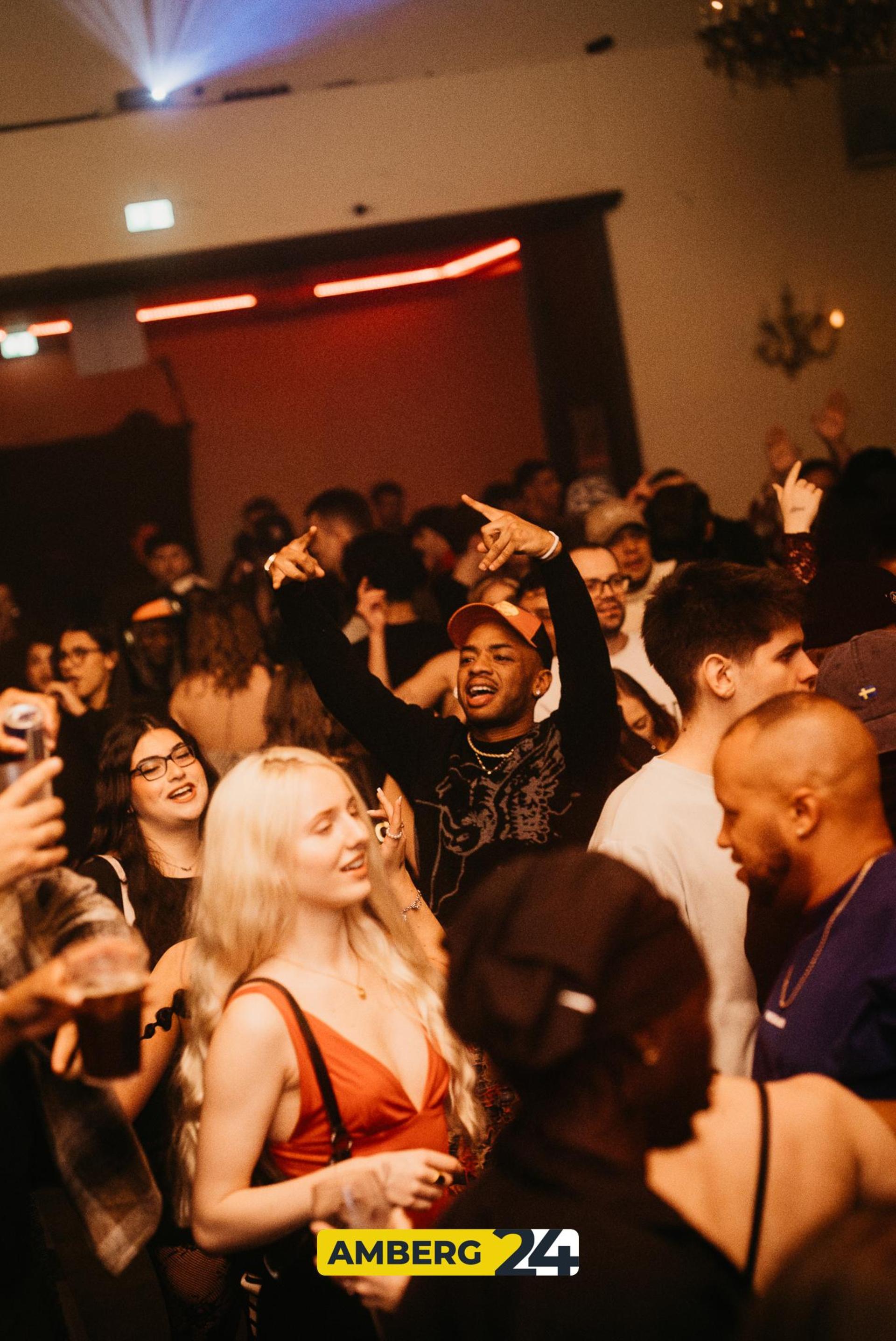 Models and Bottles im Casino in Amberg. (Bild: Mario Donhauser)