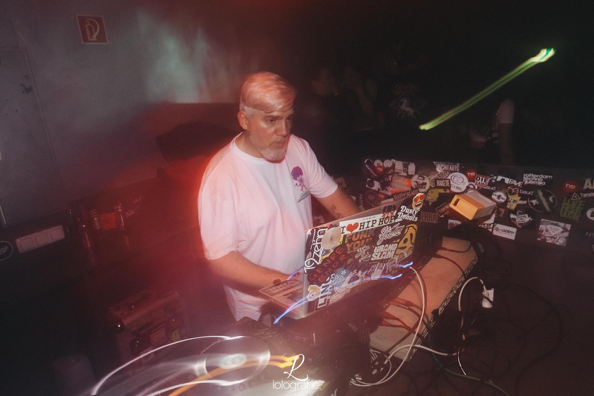 80's, 90's und 2000er: Die Fotos von Amberg tanzt im Trio. (Bild: Leonie Hartung)