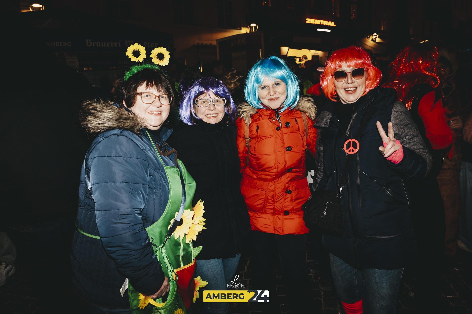 Amberger Hexennacht: Das war 2025 am Marktplatz los. Wir wünschen euch viel Spaß mit den Fotos.  (Bild: Leonie Hartung)