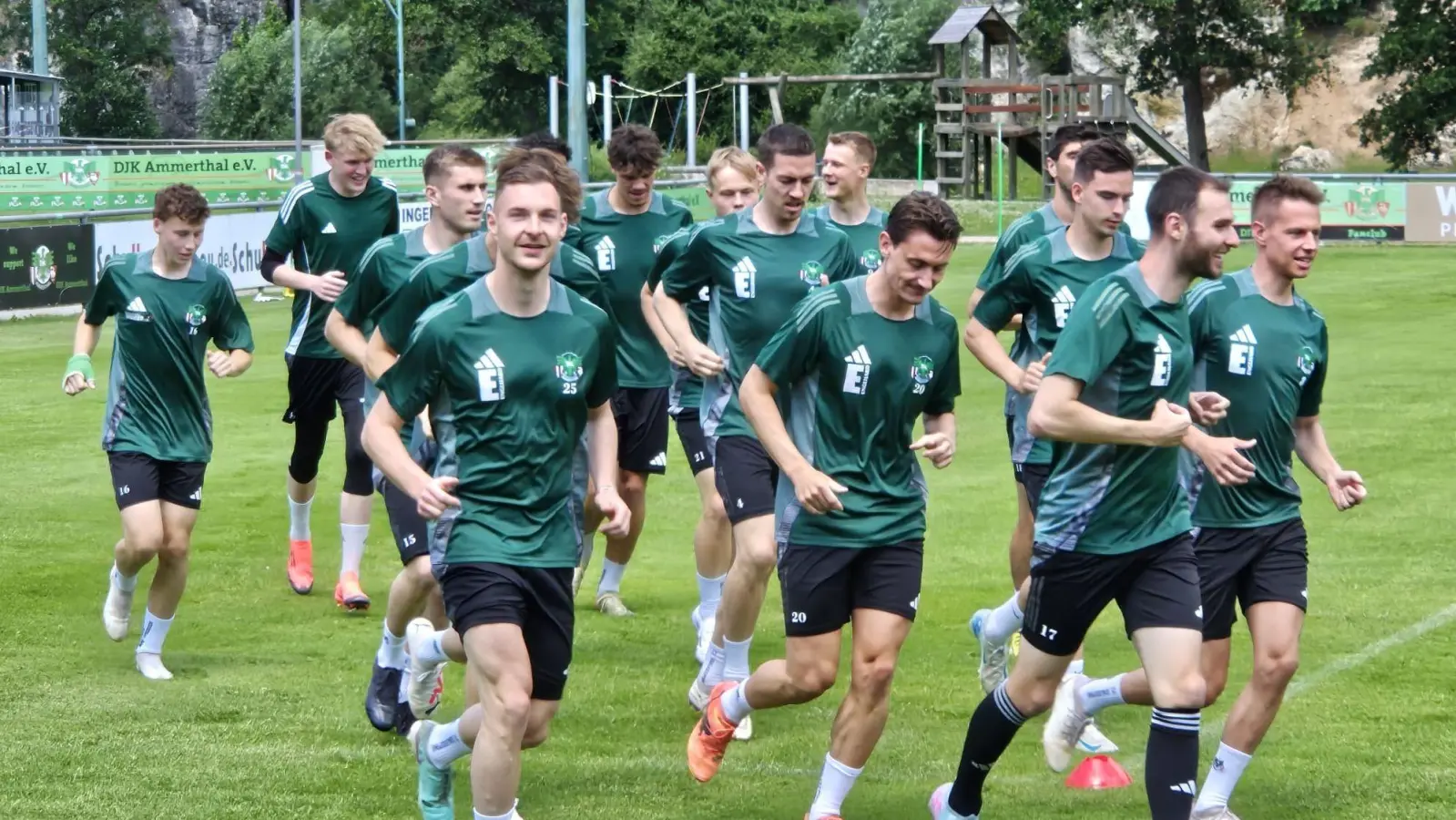 Die Spieler der DJK Ammerthal sind guter Dinge in die Saisonvorbereitung gestartet.  (Bild: bad)