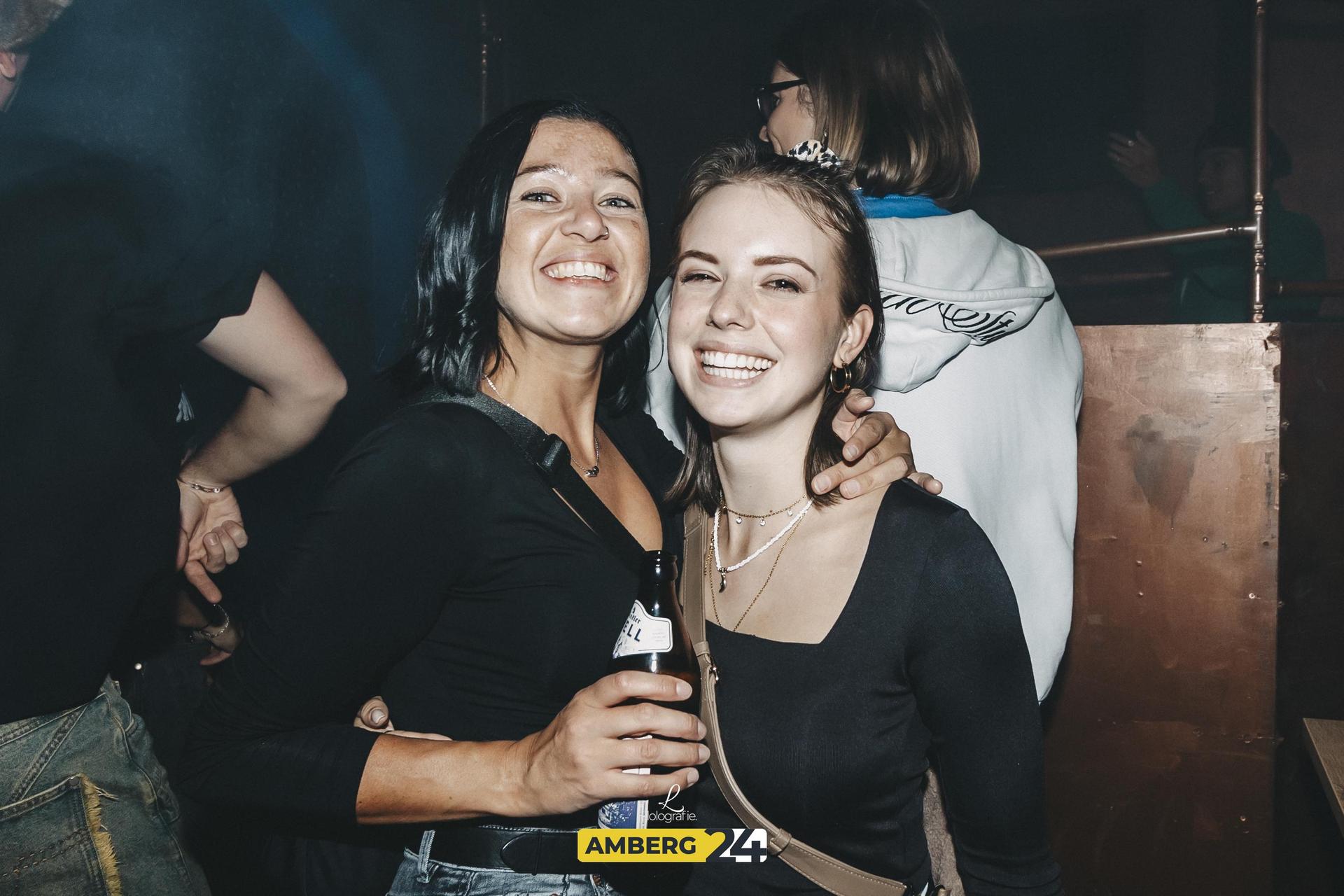 Das Feiern nimmt kein Ende. Batz und „Tanzdirektion Süd” heizten beim Househof ein.  (Bild: Leonie Hartung)