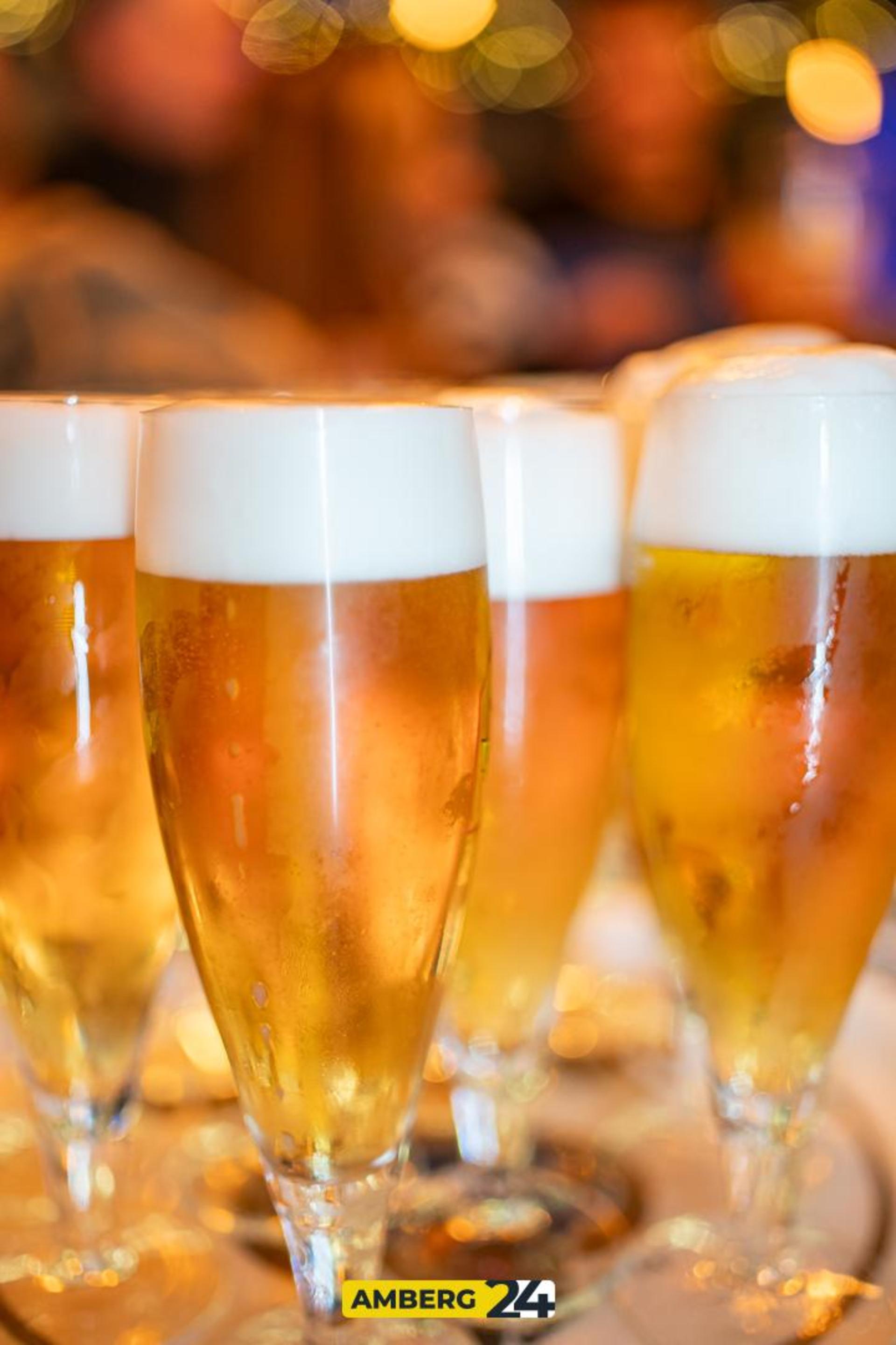 Bilder zum Weihnachts-Festbier Anstich im Herzog. (Bild: Julia Bär)
