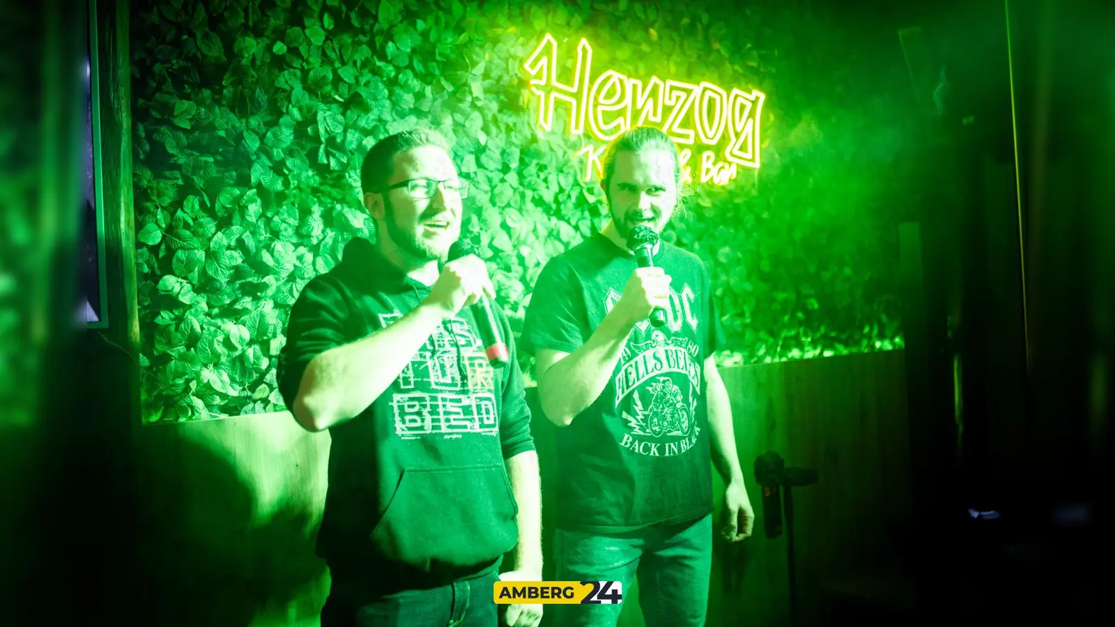Die Bilder vom Karaoke im Herzog. (Bild: Julia Bär)