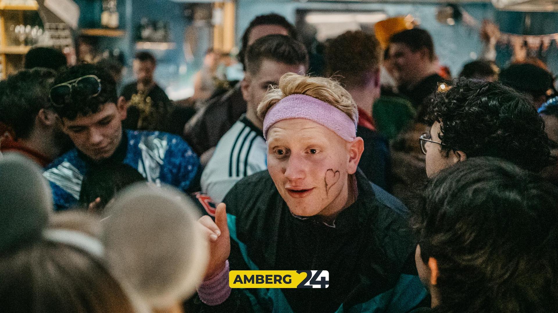 Auch im Blauen Haus waren am Donnerstag die Hexen los.  (Bild: Mario Donhauser)