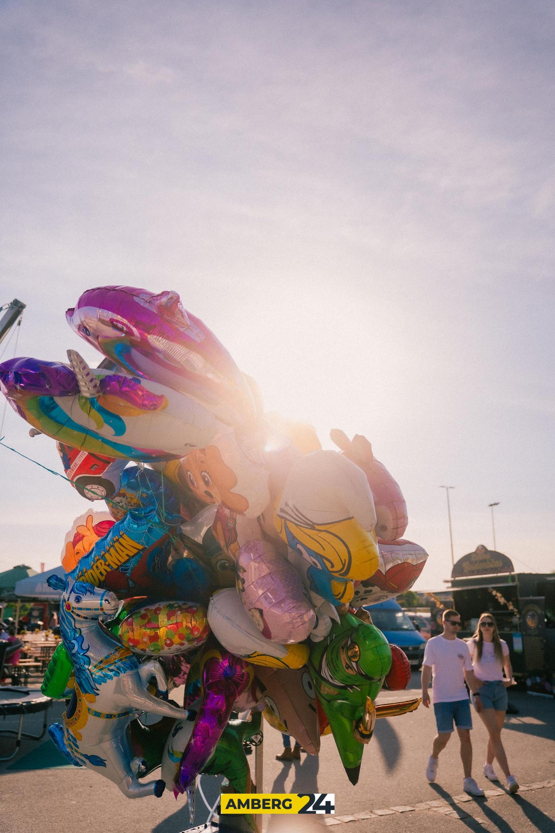 Auf dem Foodtruck-Festival in Amberg war am Freitag einiges los! (Bild: David Mueller)