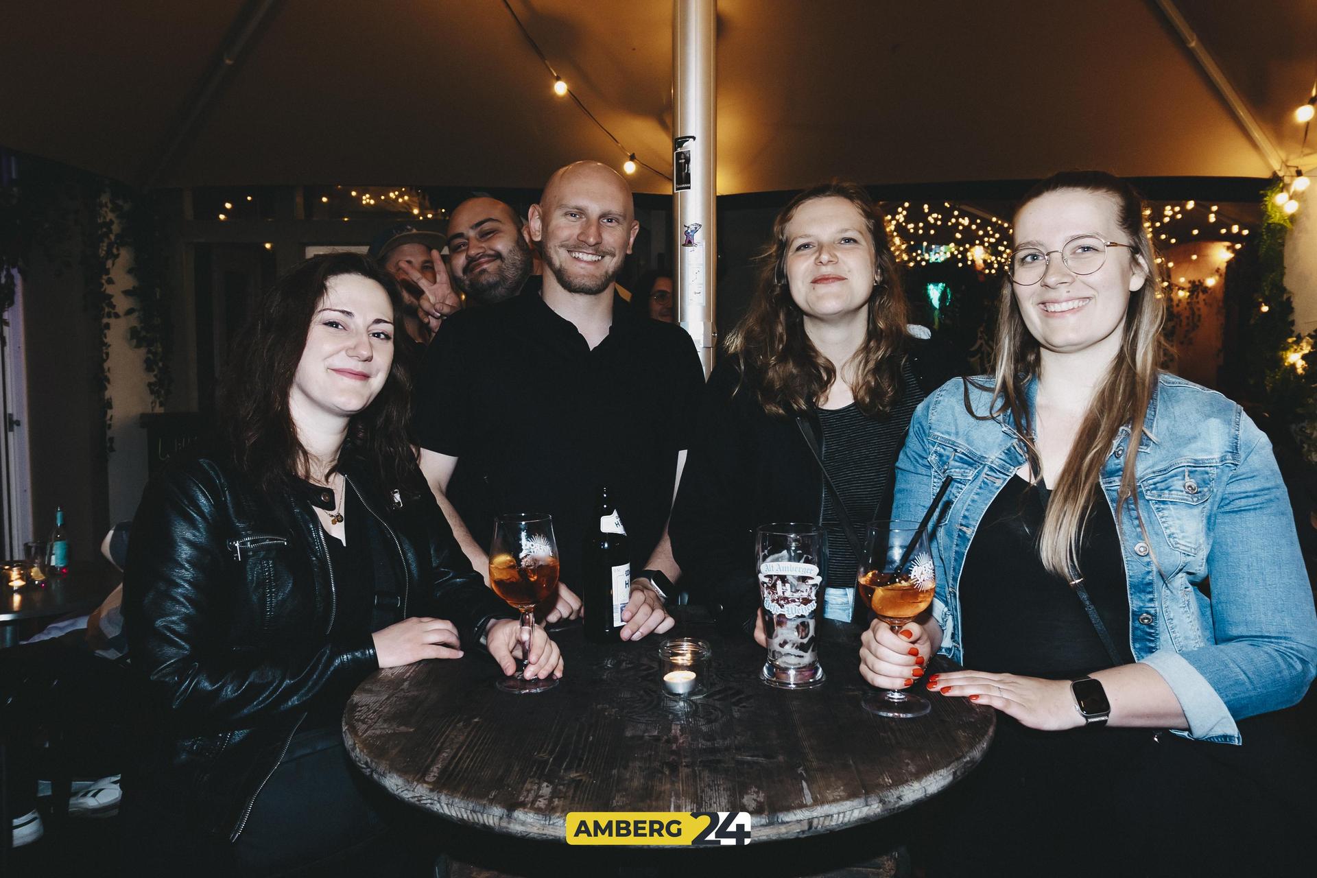 Das Team hat mit euch und der Band Inchoate den siebten Geburtstag der Bar gefeiert.  (Bild: Lolografie)
