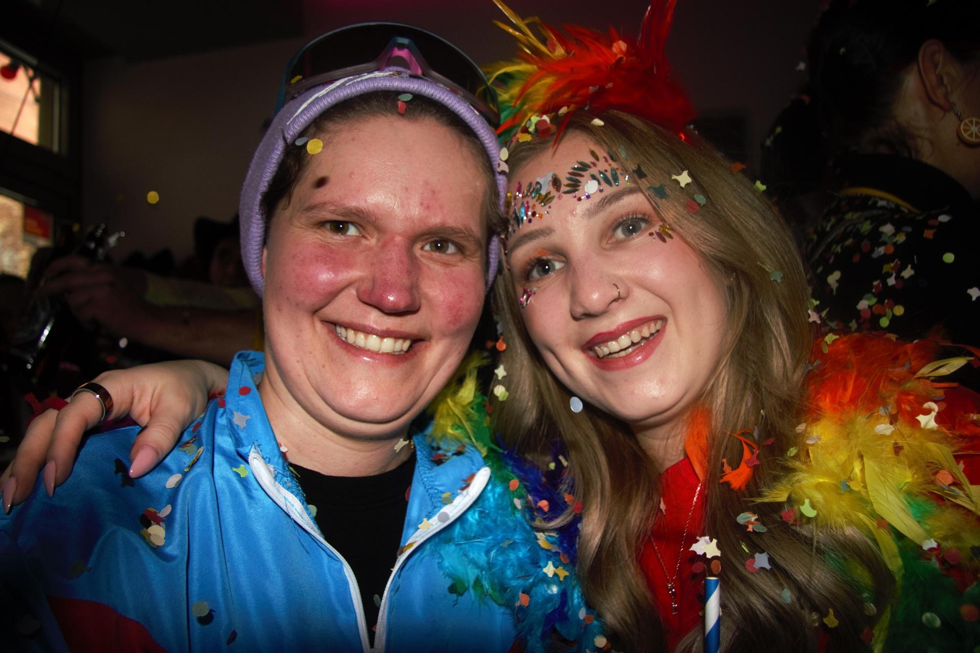 Zur Konfettiparty im Colomba war ordentlich Faschingslaune angesagt. (Bild: Marlin Nixdorf)