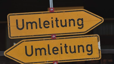 Die Kreisstraße AS 9 zwischen Hohenkemnath und Erlheim wird gesperrt. (Symbolbild: Angelika Warmuth/dpa)