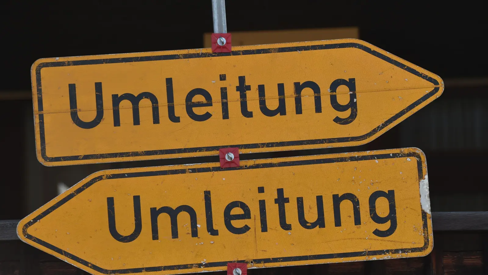 Die Kreisstraße AS 3 ist ab 3. September wegen Bauarbeiten gesperrt.  (Bild: Angelika Warmuth/dpa)