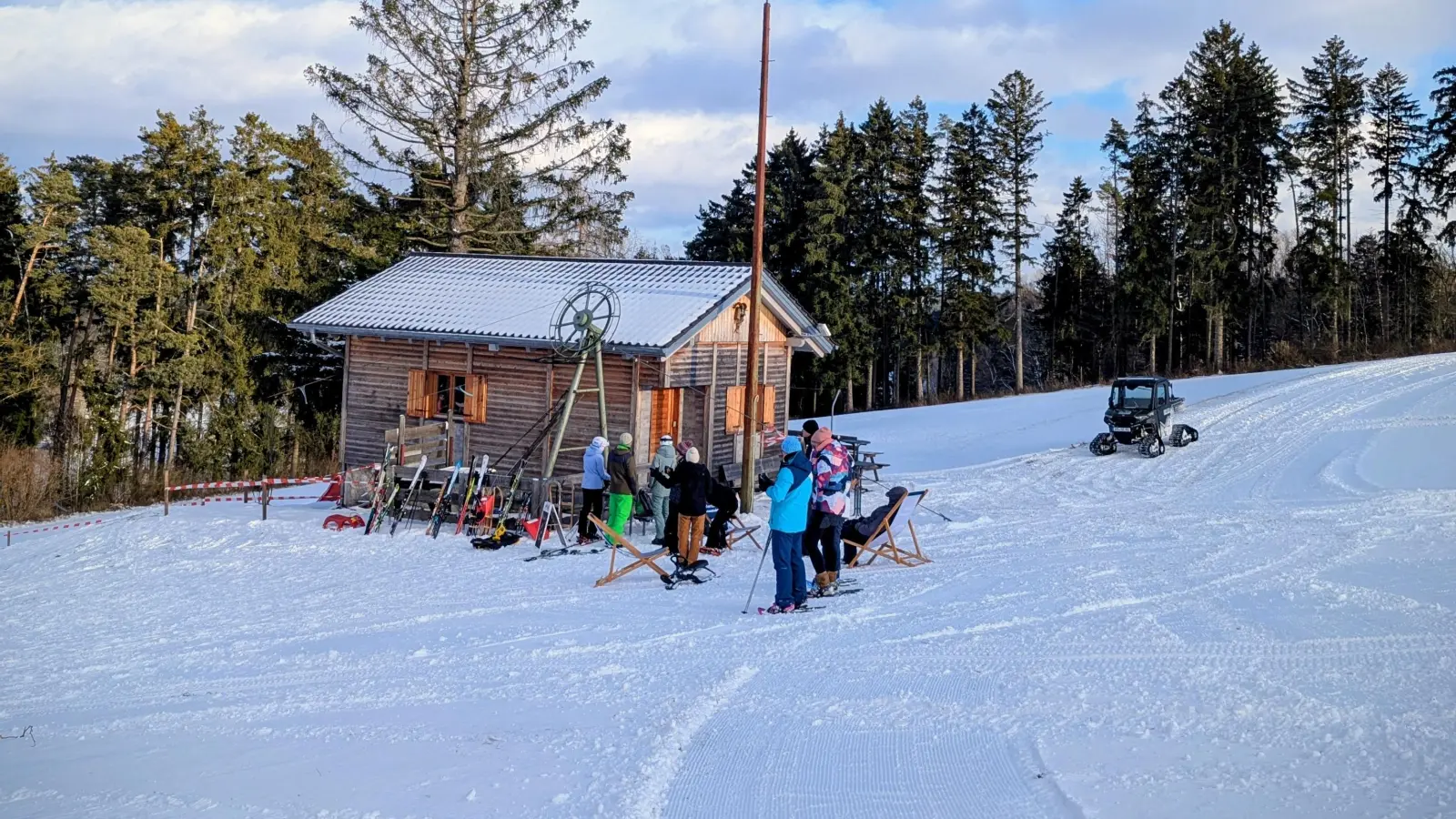 Die Wurzhütte ist sozusagen die „Berghütte” am Skilift in Unterweißenbach. (Bild: Johannes Rumpler)
