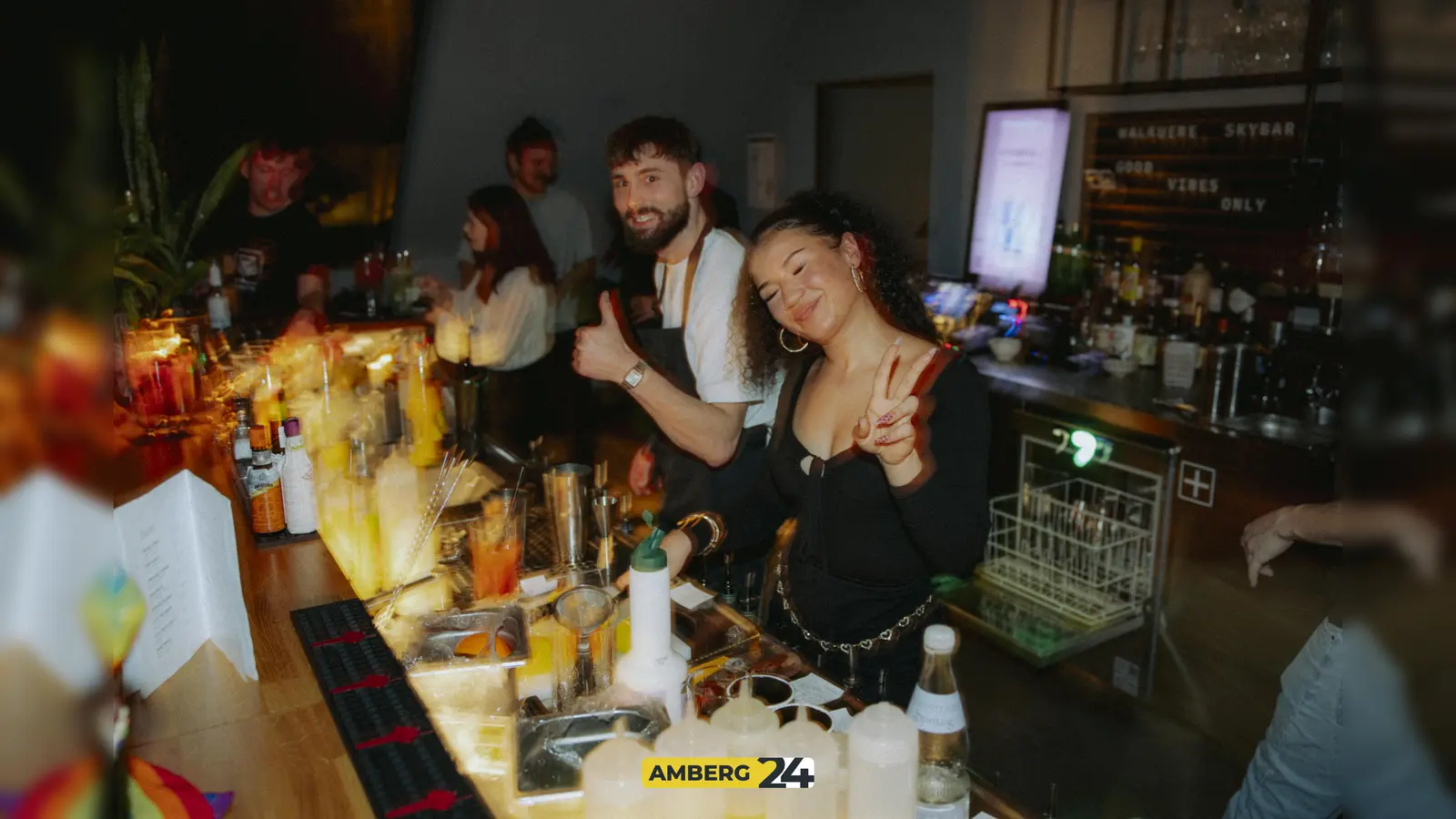 Die Fotoausstellung in der Skybar am Samstag. (Bild: Lolografie)