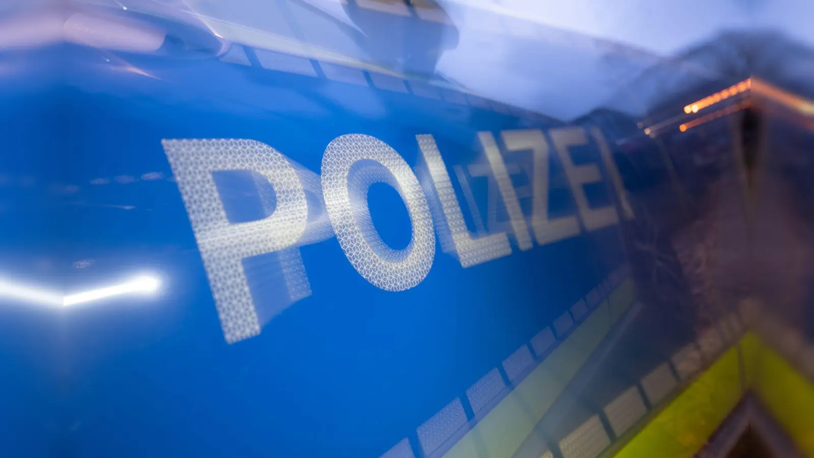Nach einem Unfall ermittelt die Polizei. (Bild: Marijan Murat/dpa)